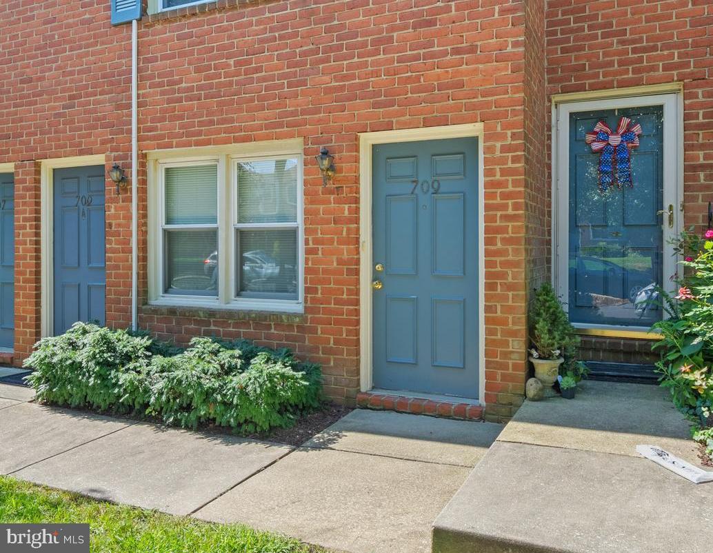 DUTCH GLEN CONDO - Residential