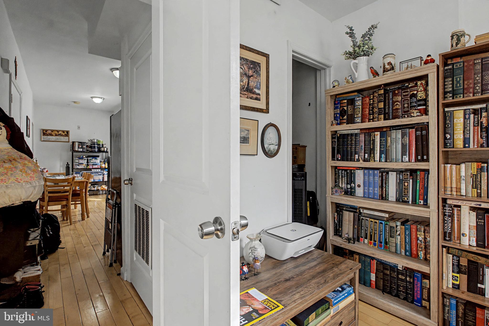 EAST KENSINGTON - Residential Income