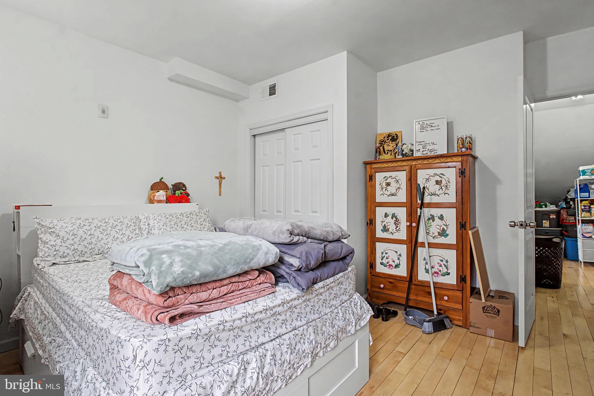 EAST KENSINGTON - Residential Income