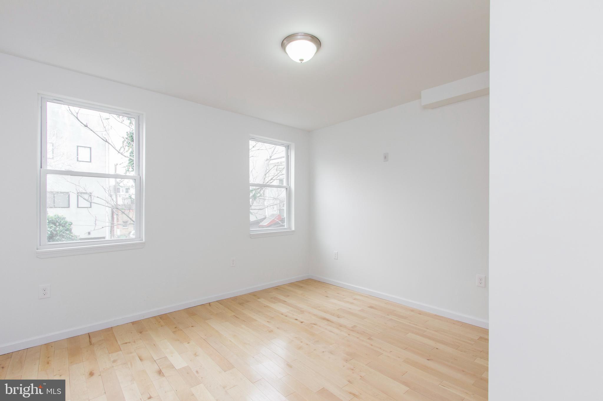 EAST KENSINGTON - Residential Income