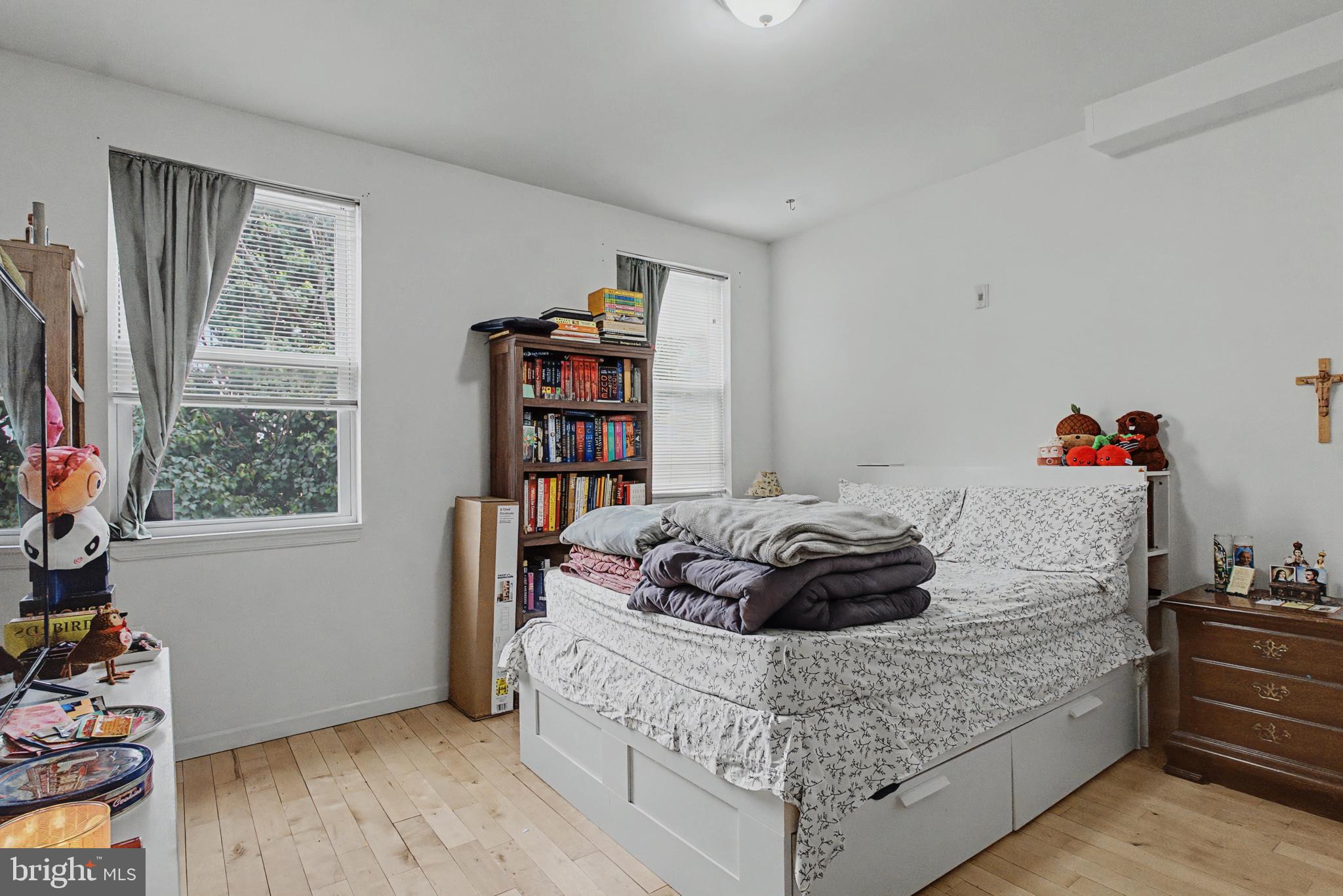 EAST KENSINGTON - Residential Income