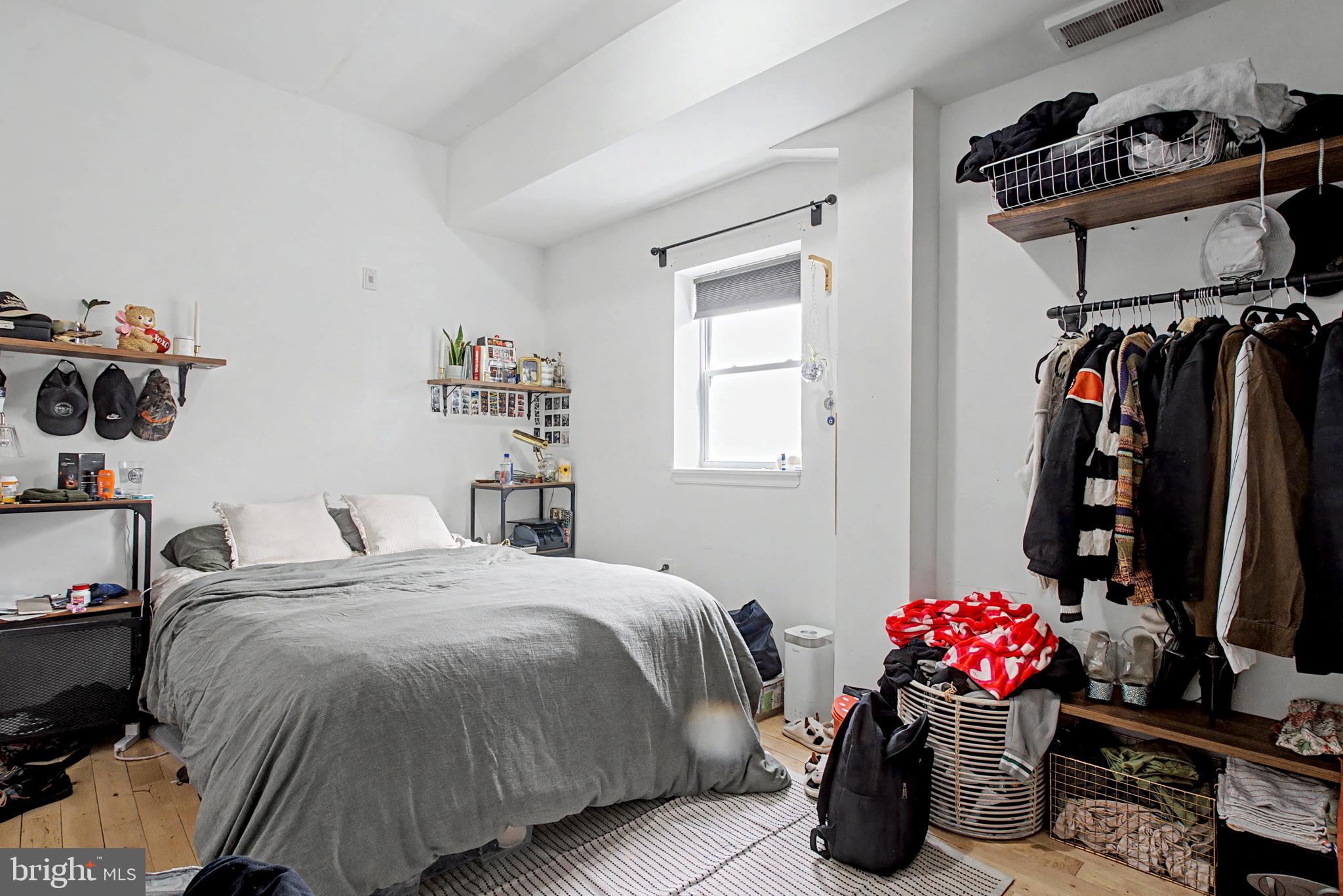 EAST KENSINGTON - Residential Income