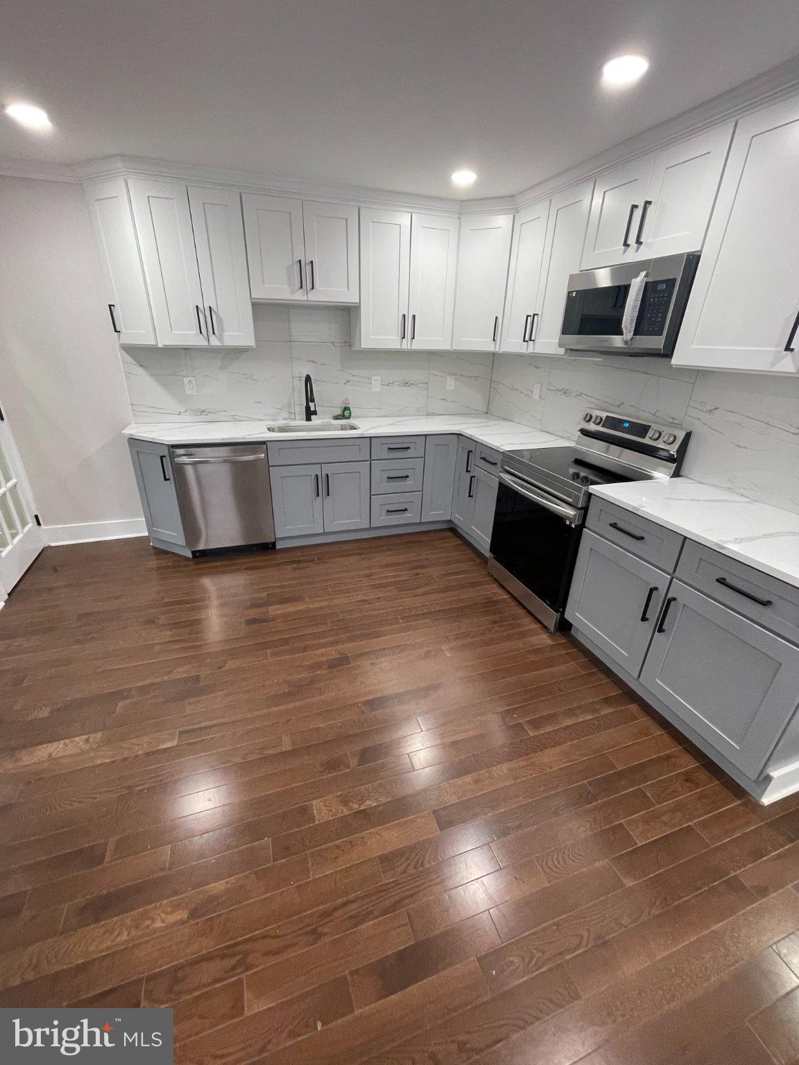 PORT RICHMOND - Residential