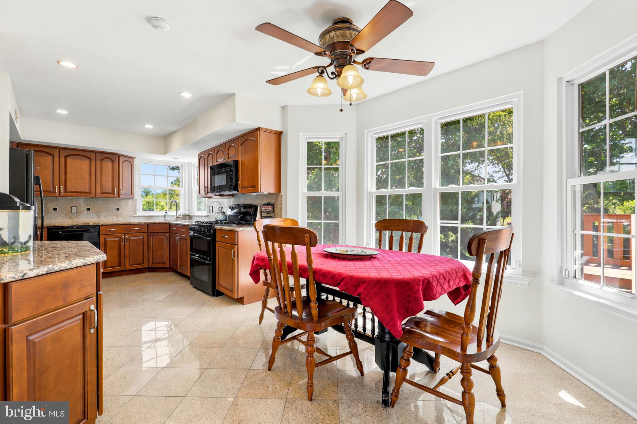 OLDE LANTERN WAY - Residential