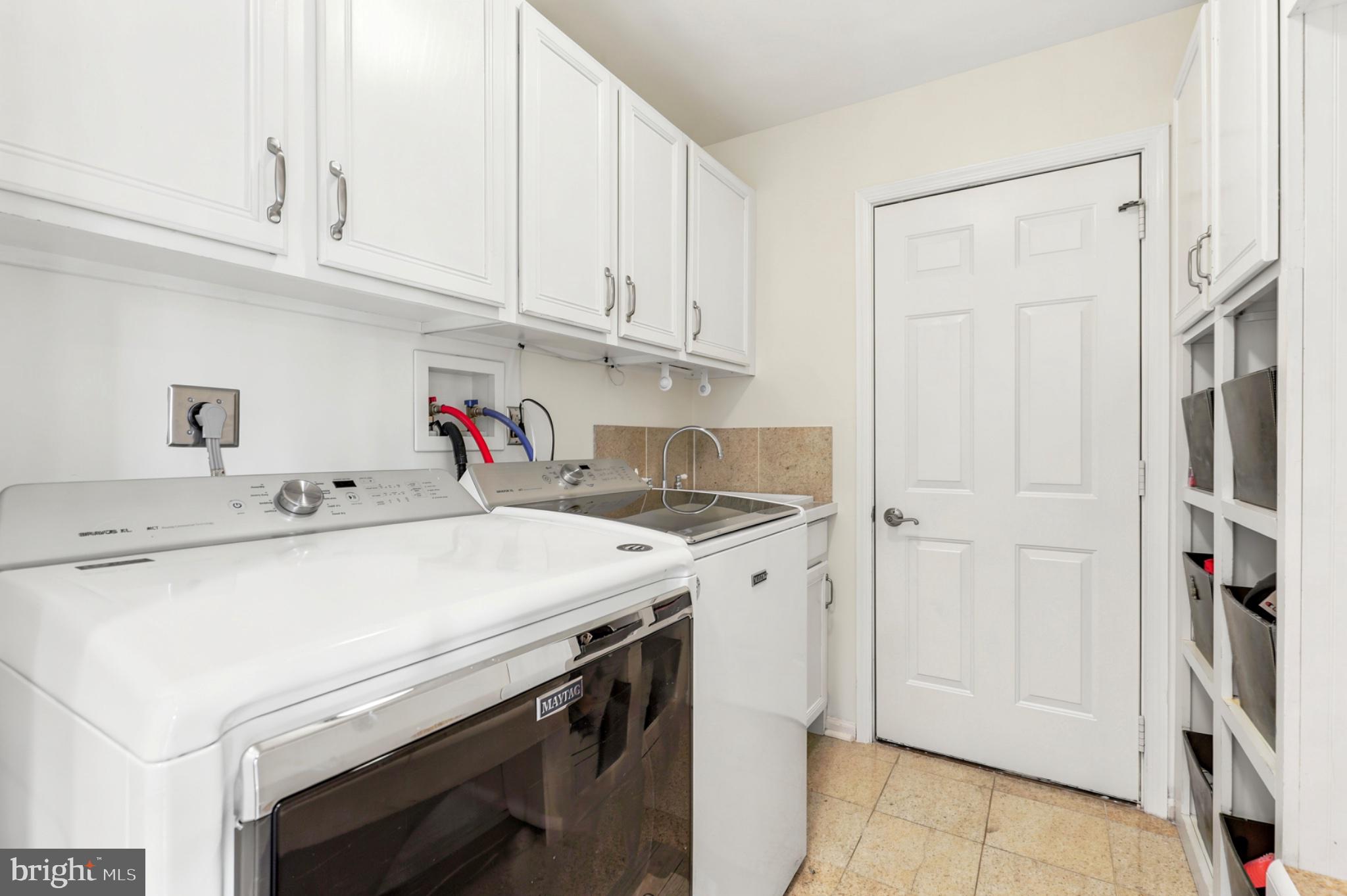 OLDE LANTERN WAY - Residential
