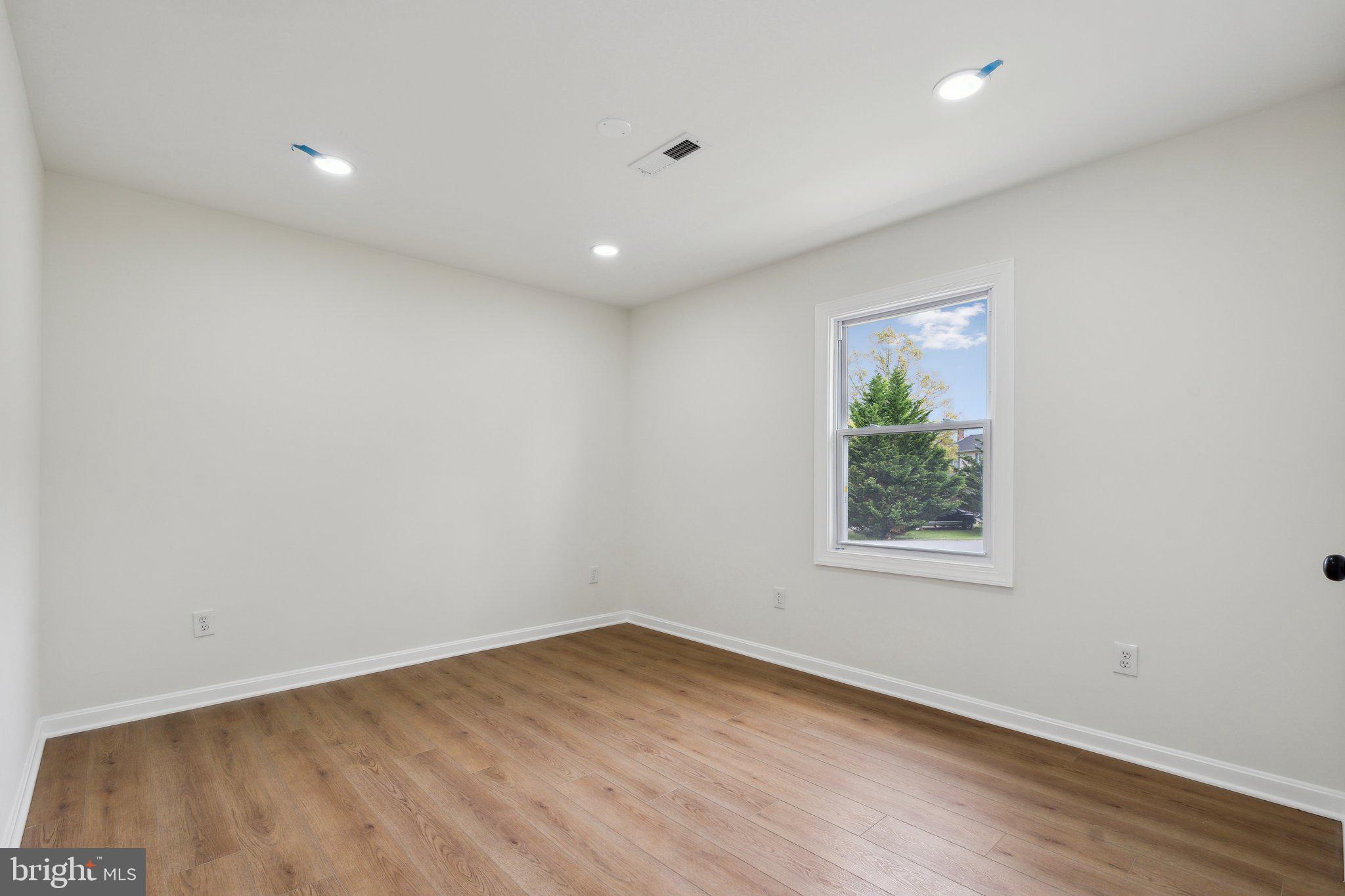 LAKEWOOD MANOR - Residential