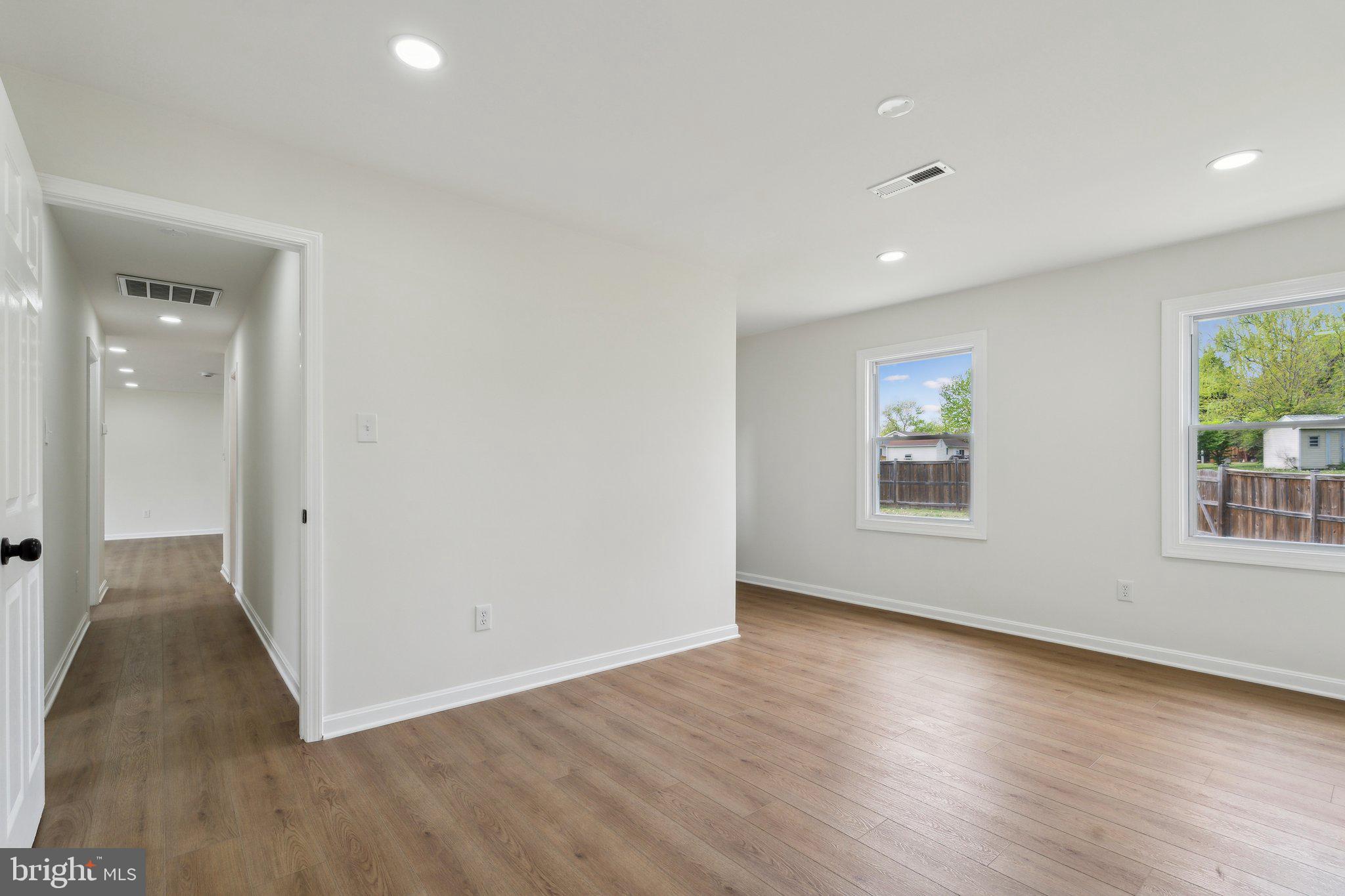 LAKEWOOD MANOR - Residential
