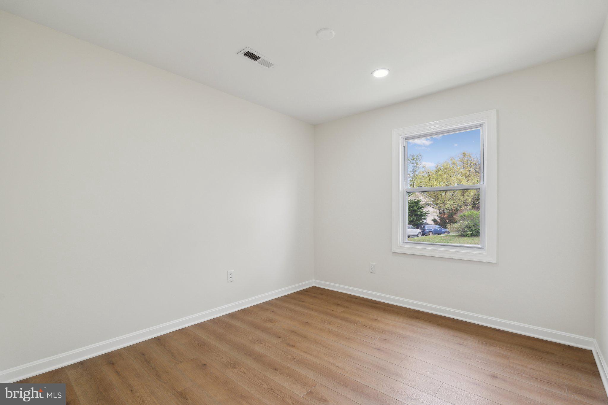 LAKEWOOD MANOR - Residential