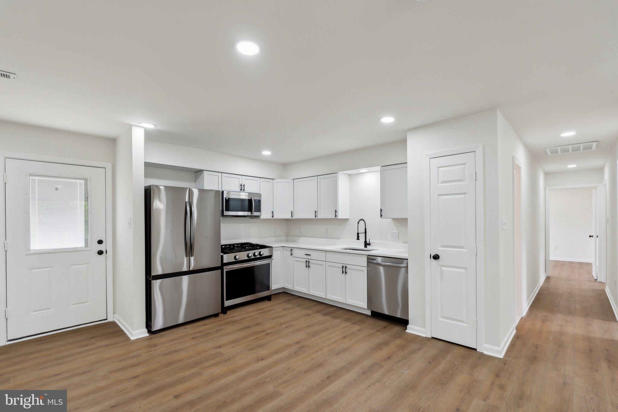 LAKEWOOD MANOR - Residential