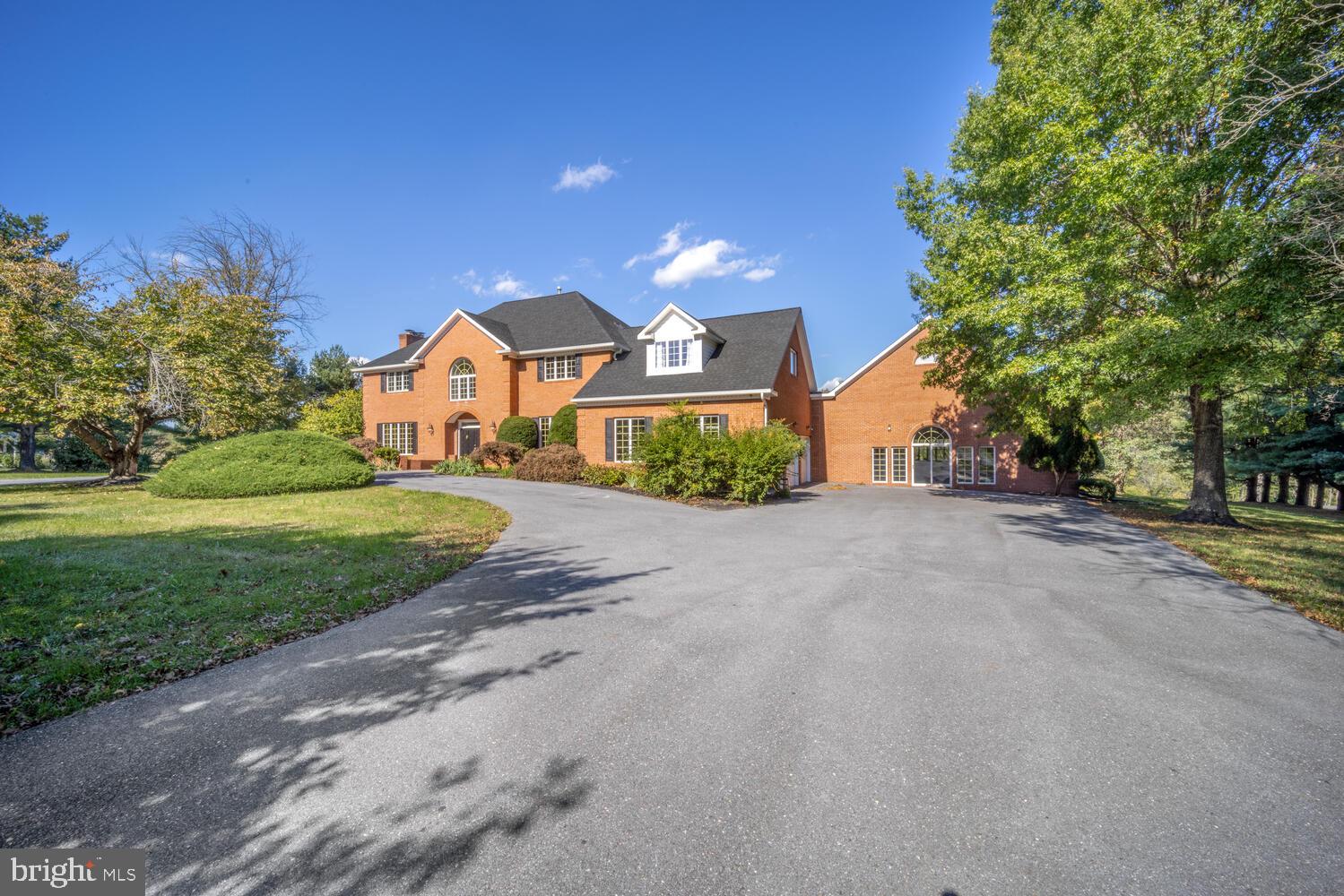 TWELVE HILLS - Residential