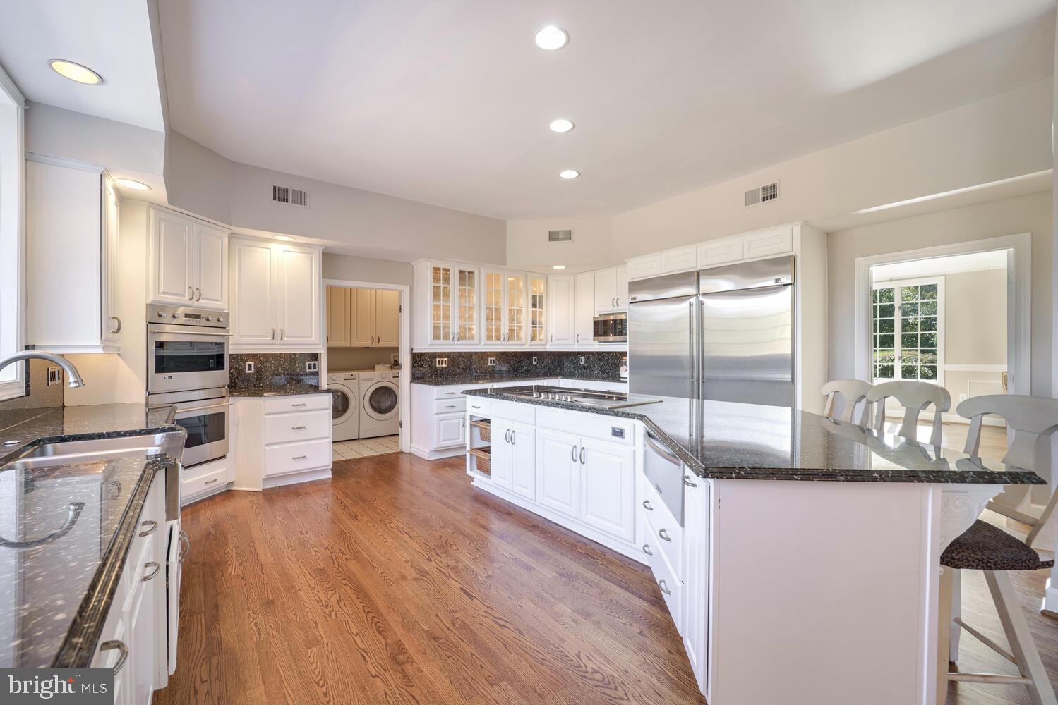 TWELVE HILLS - Residential