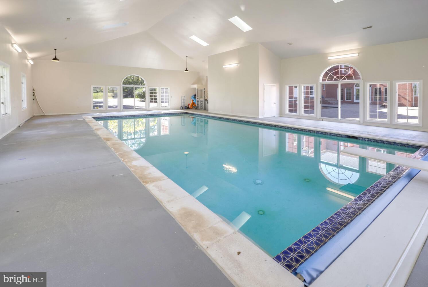 TWELVE HILLS - Residential