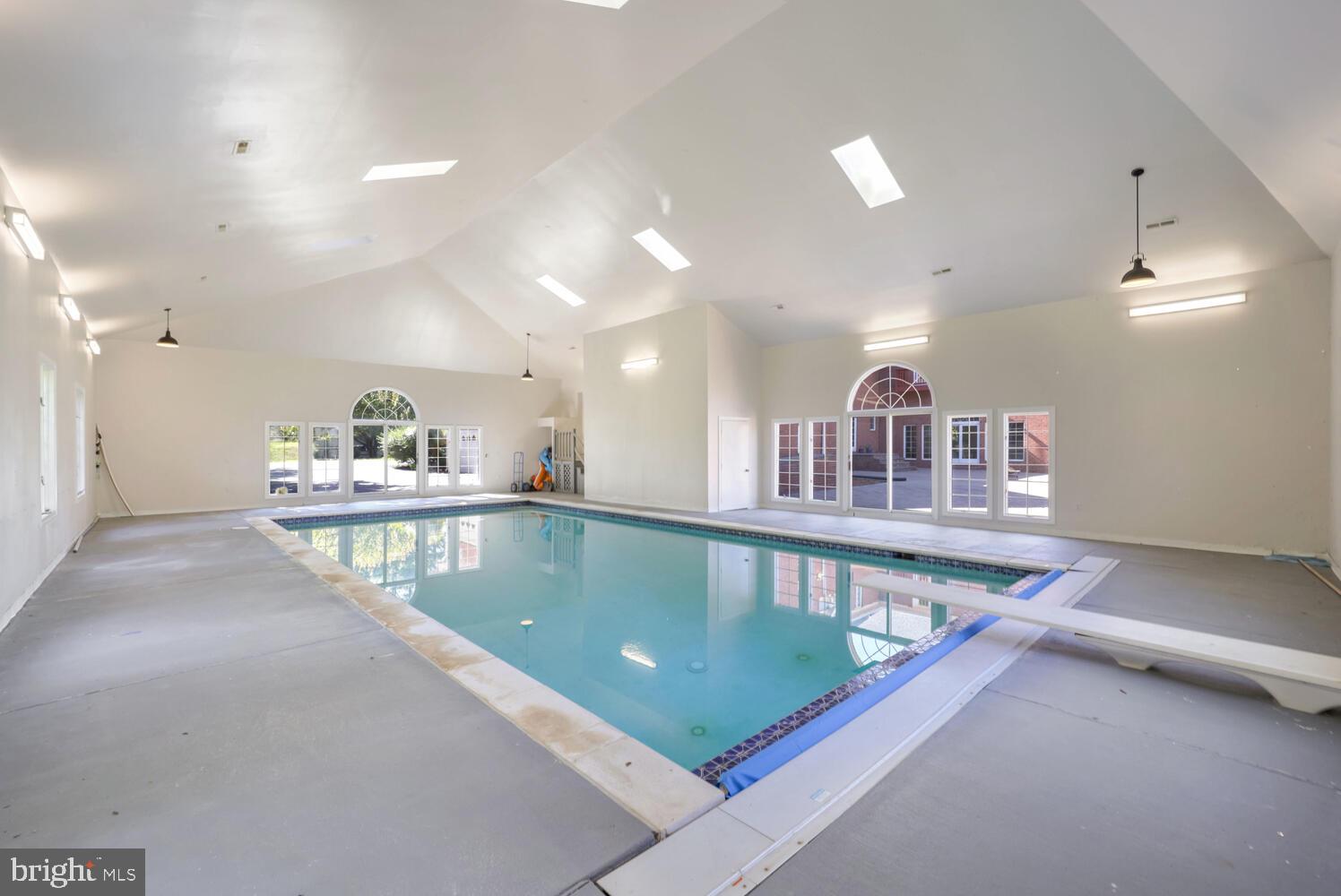 TWELVE HILLS - Residential