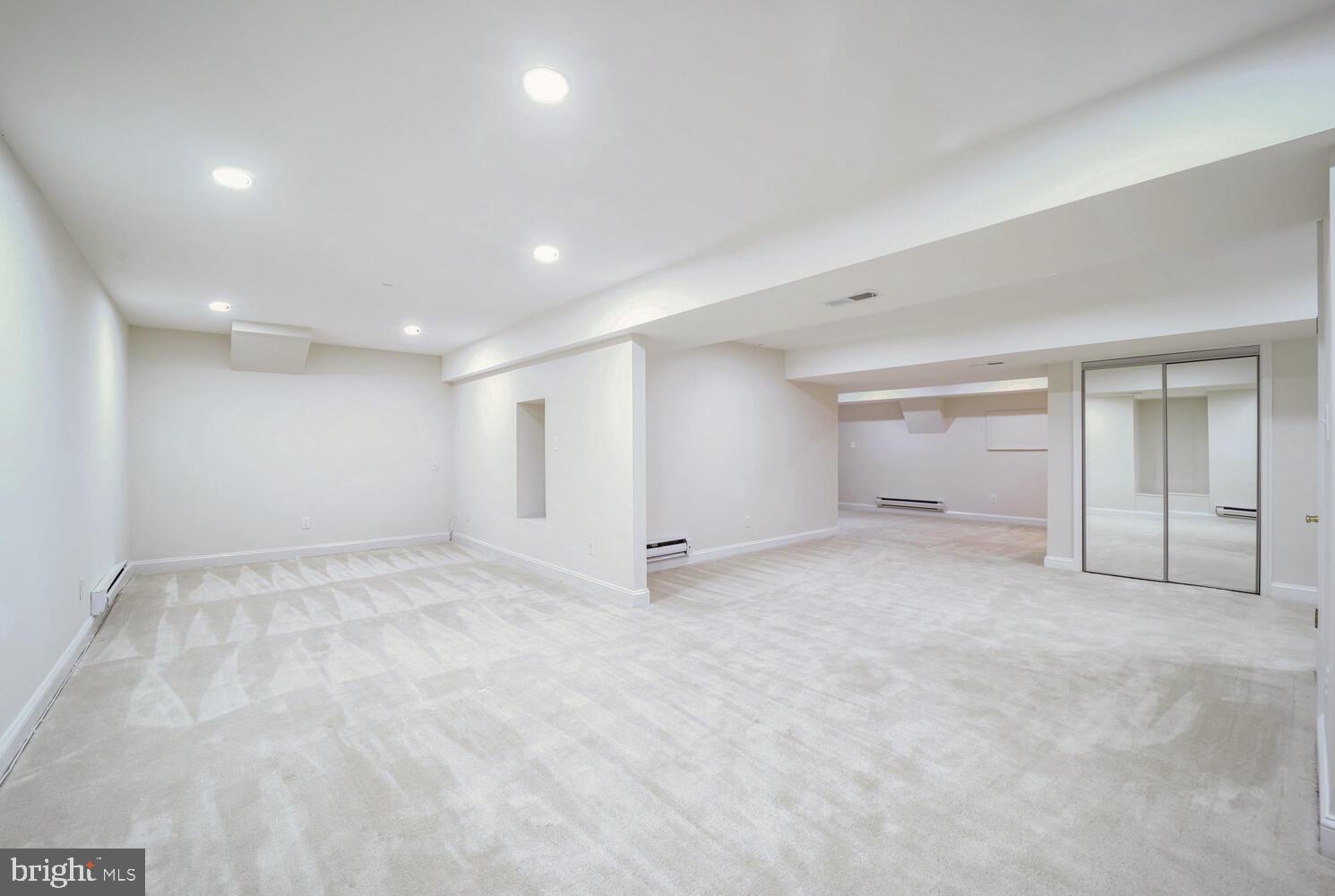 TWELVE HILLS - Residential