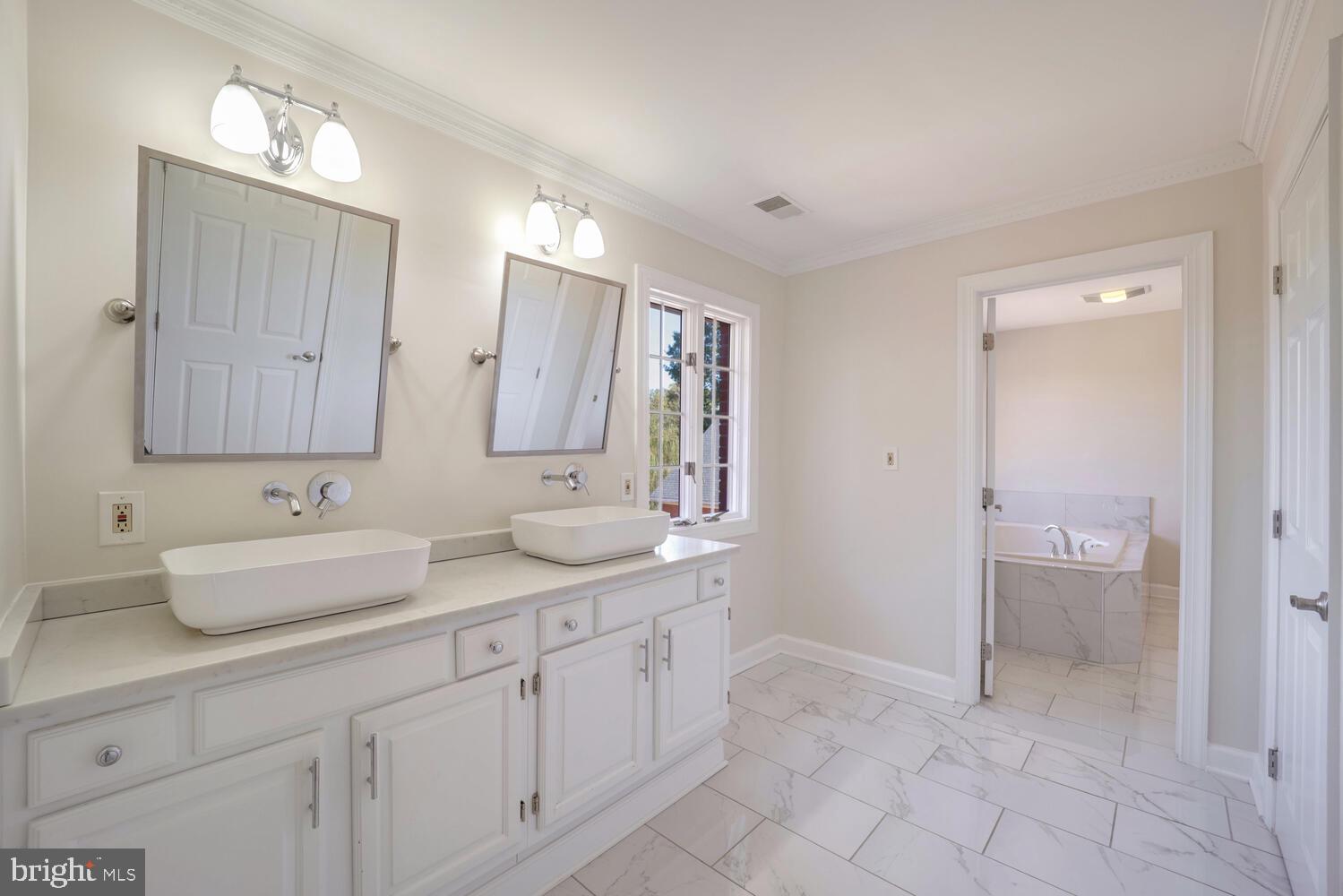 TWELVE HILLS - Residential