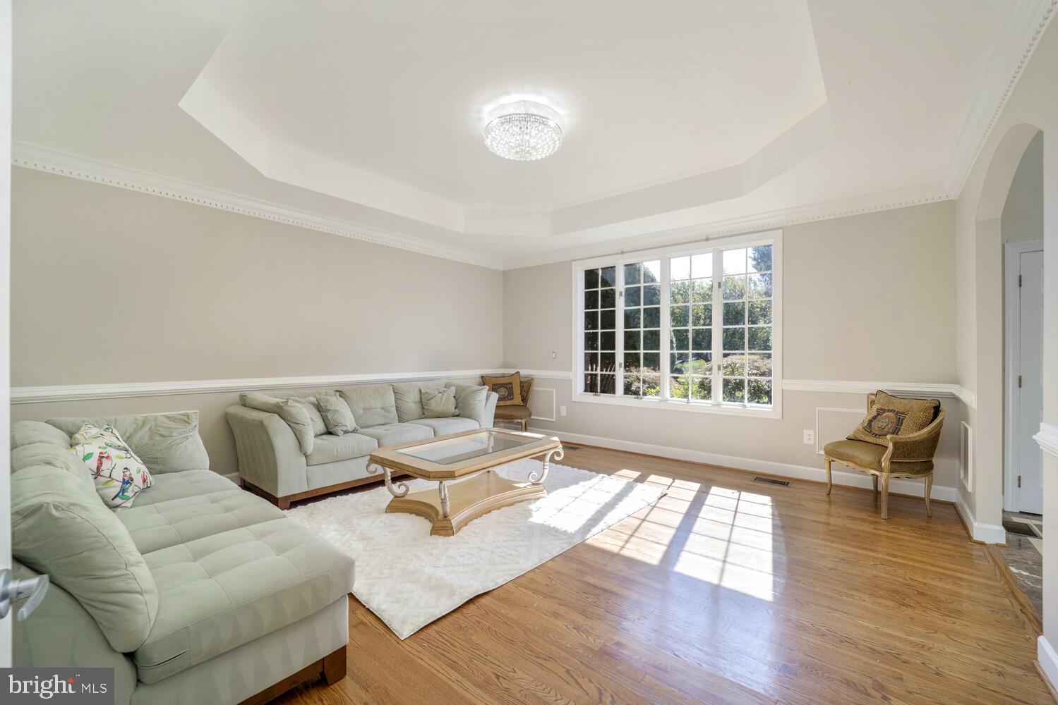 TWELVE HILLS - Residential