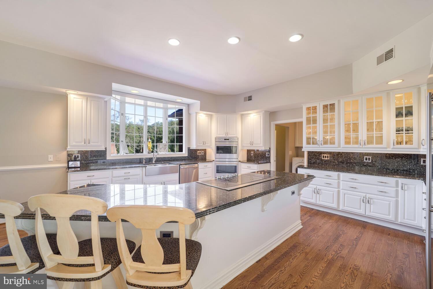 TWELVE HILLS - Residential