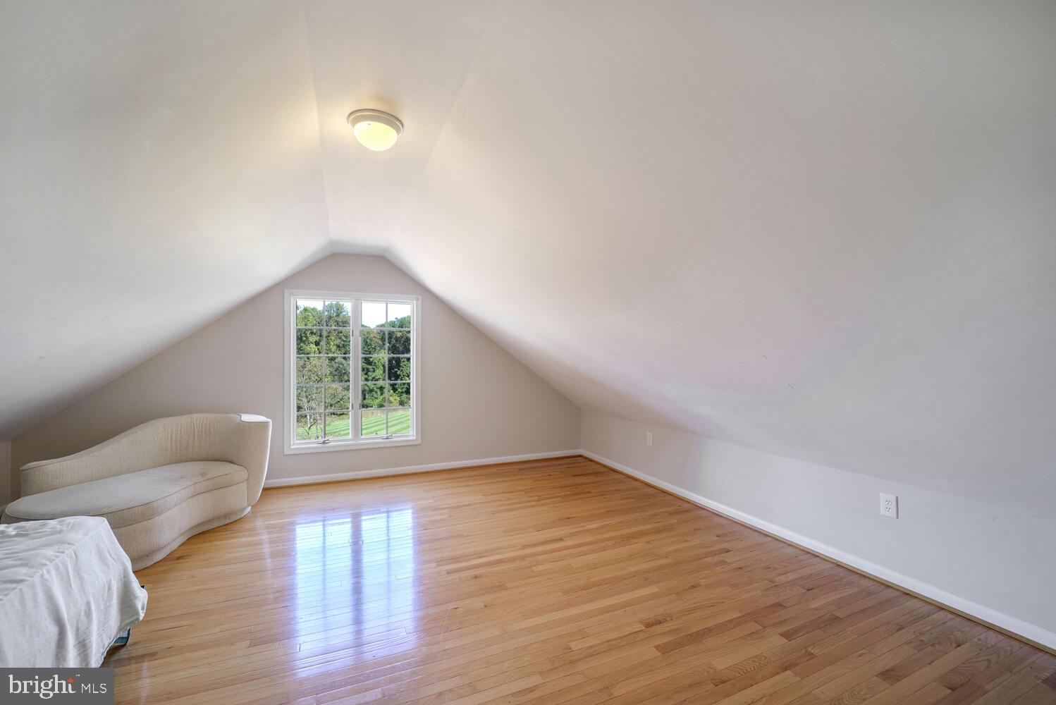 TWELVE HILLS - Residential