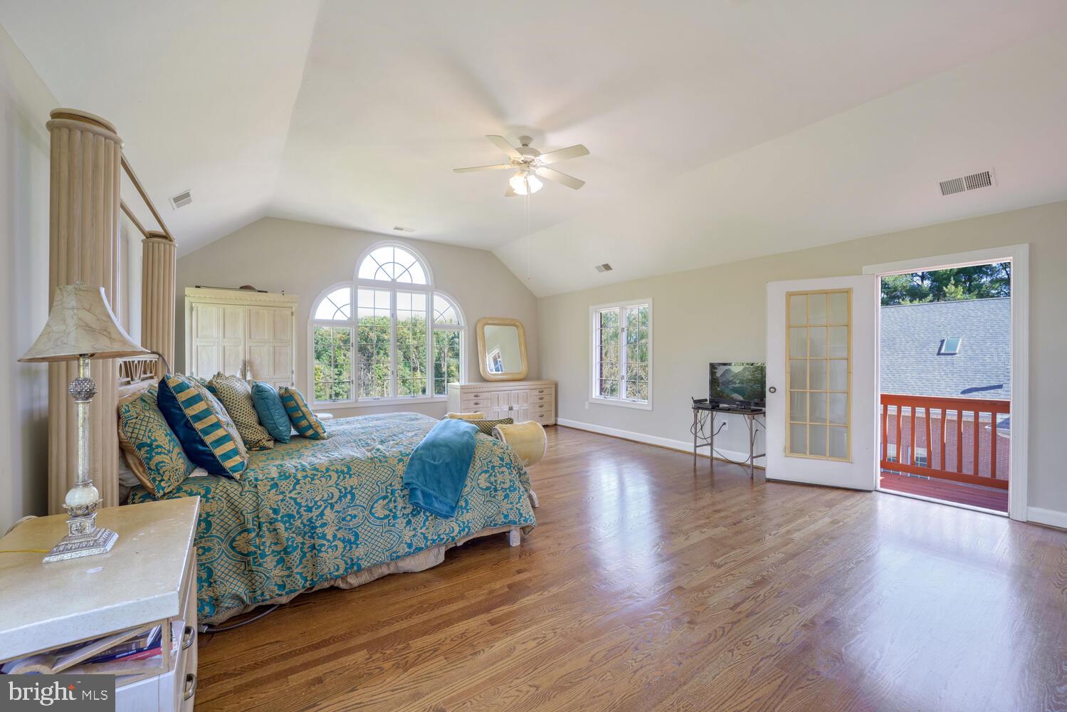 TWELVE HILLS - Residential