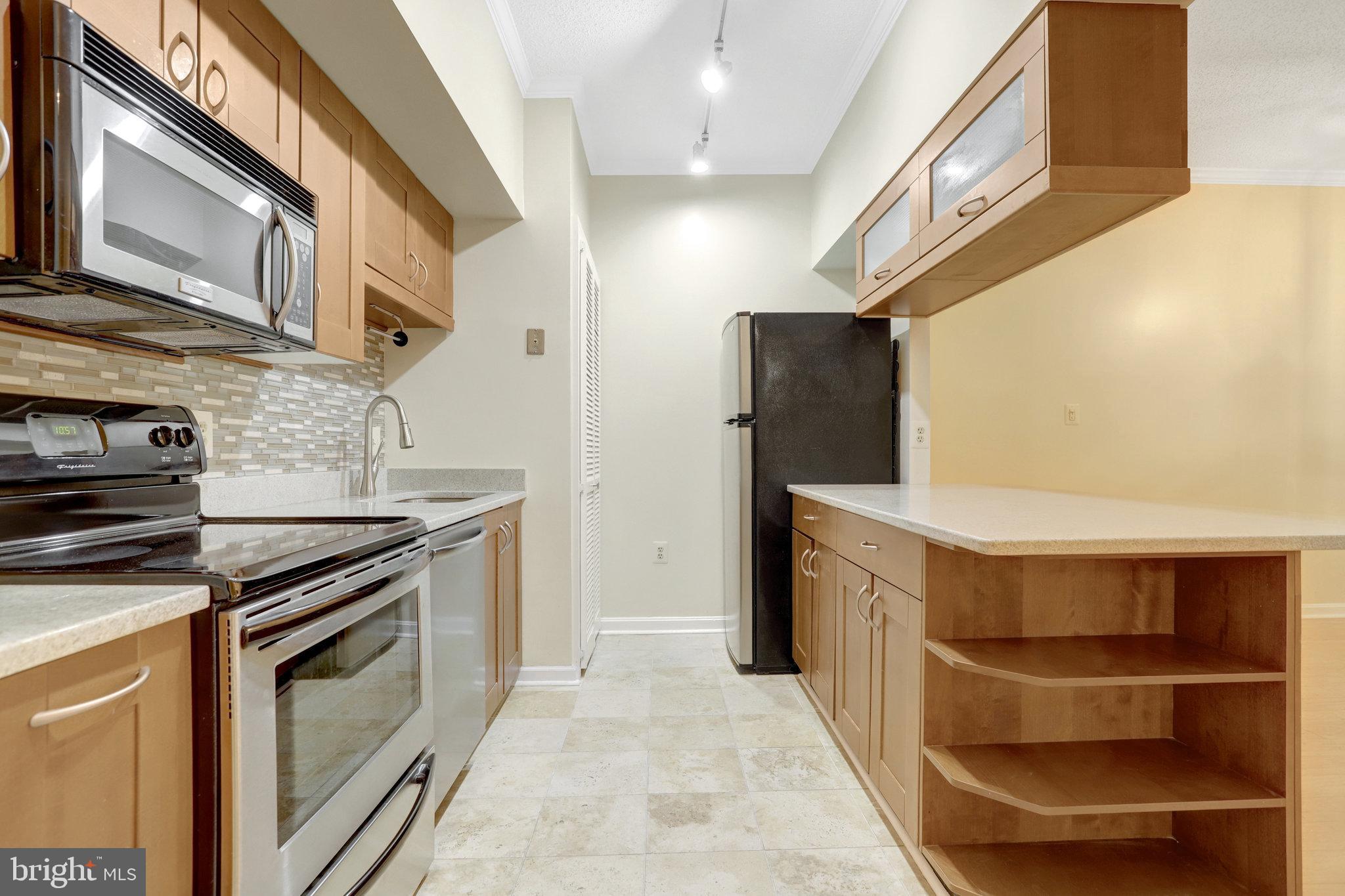 BELLA VISTA CONDOMINIUM - Residential Lease