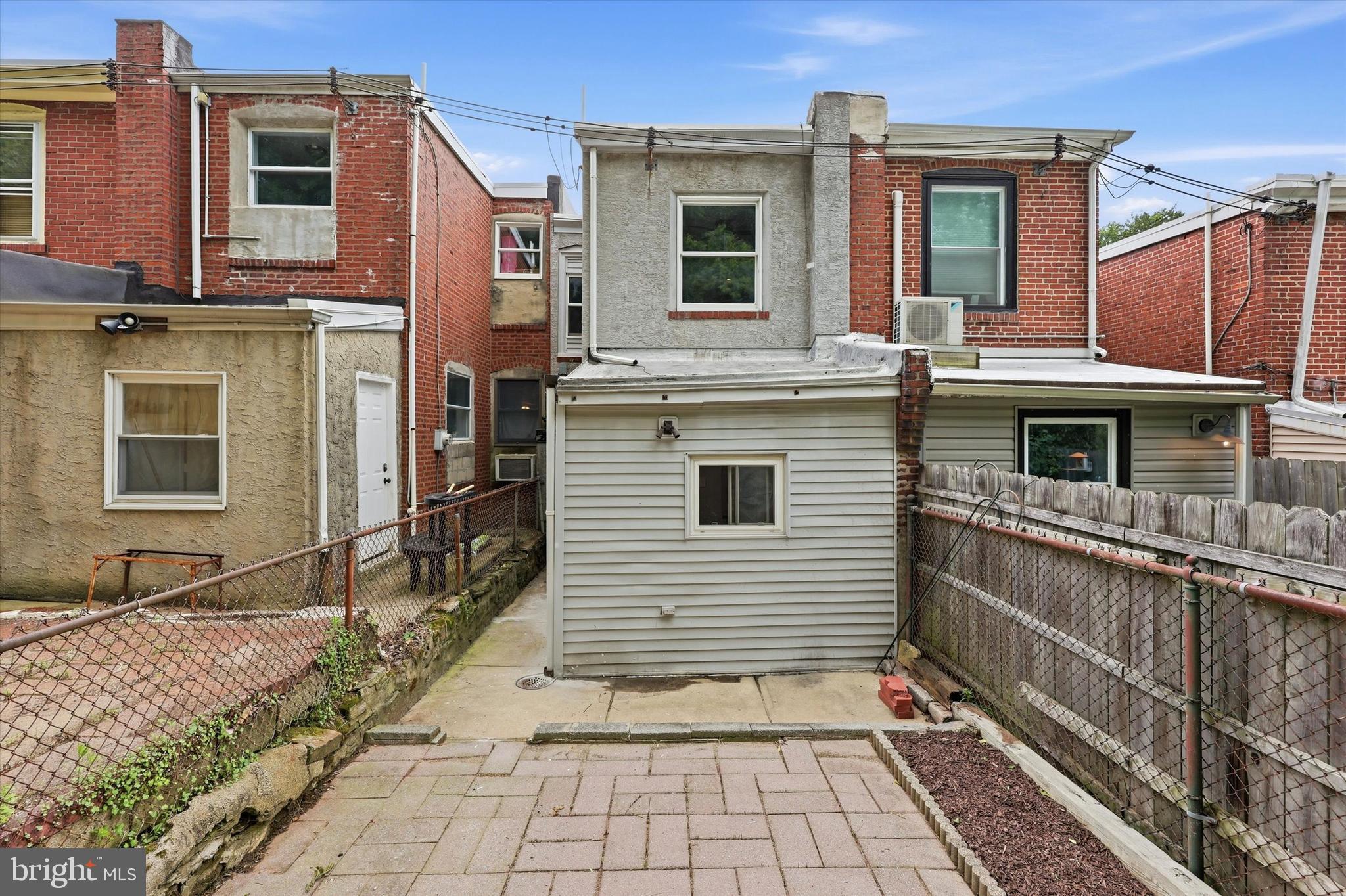 ROXBOROUGH - Residential