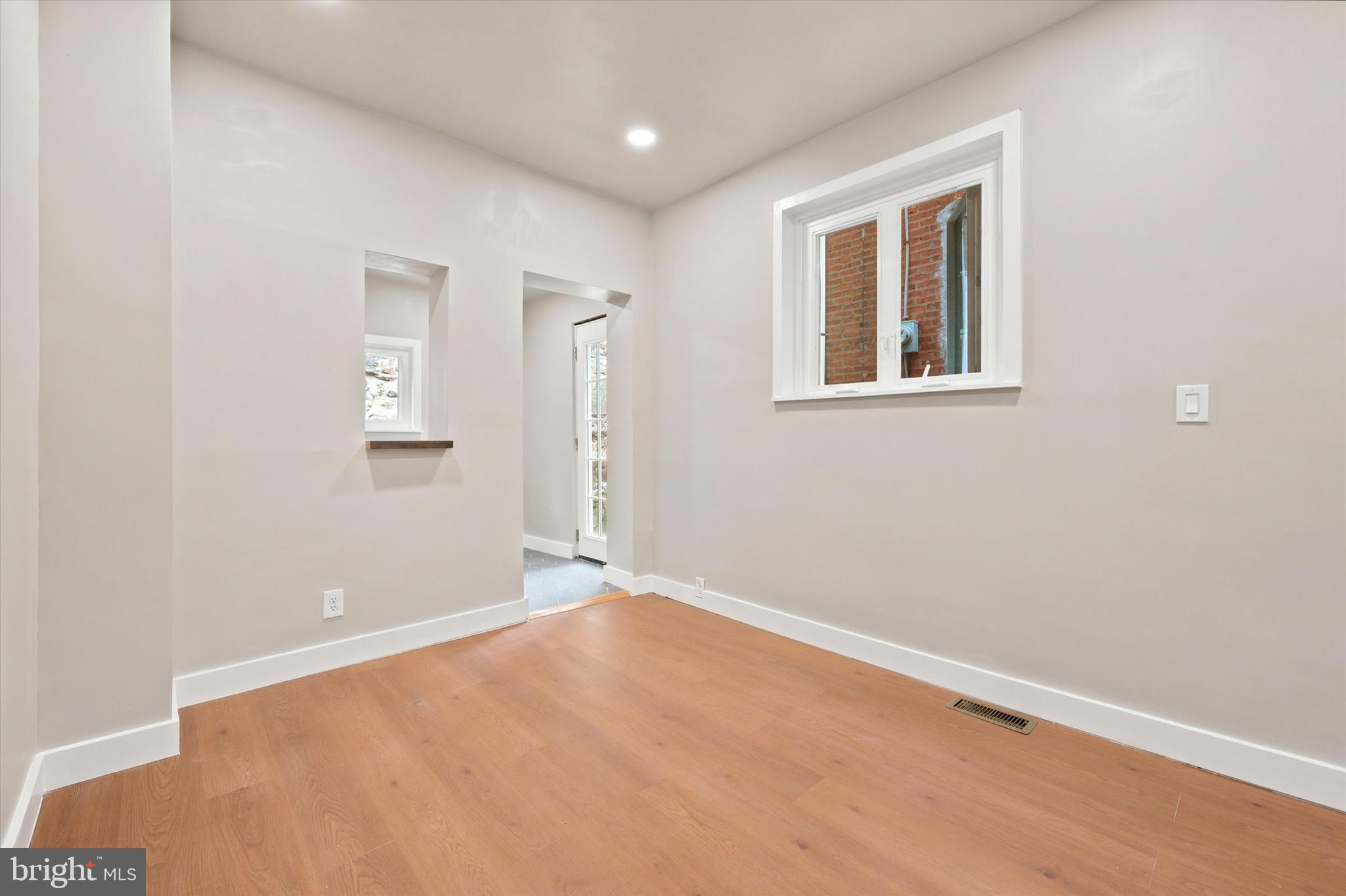 ROXBOROUGH - Residential