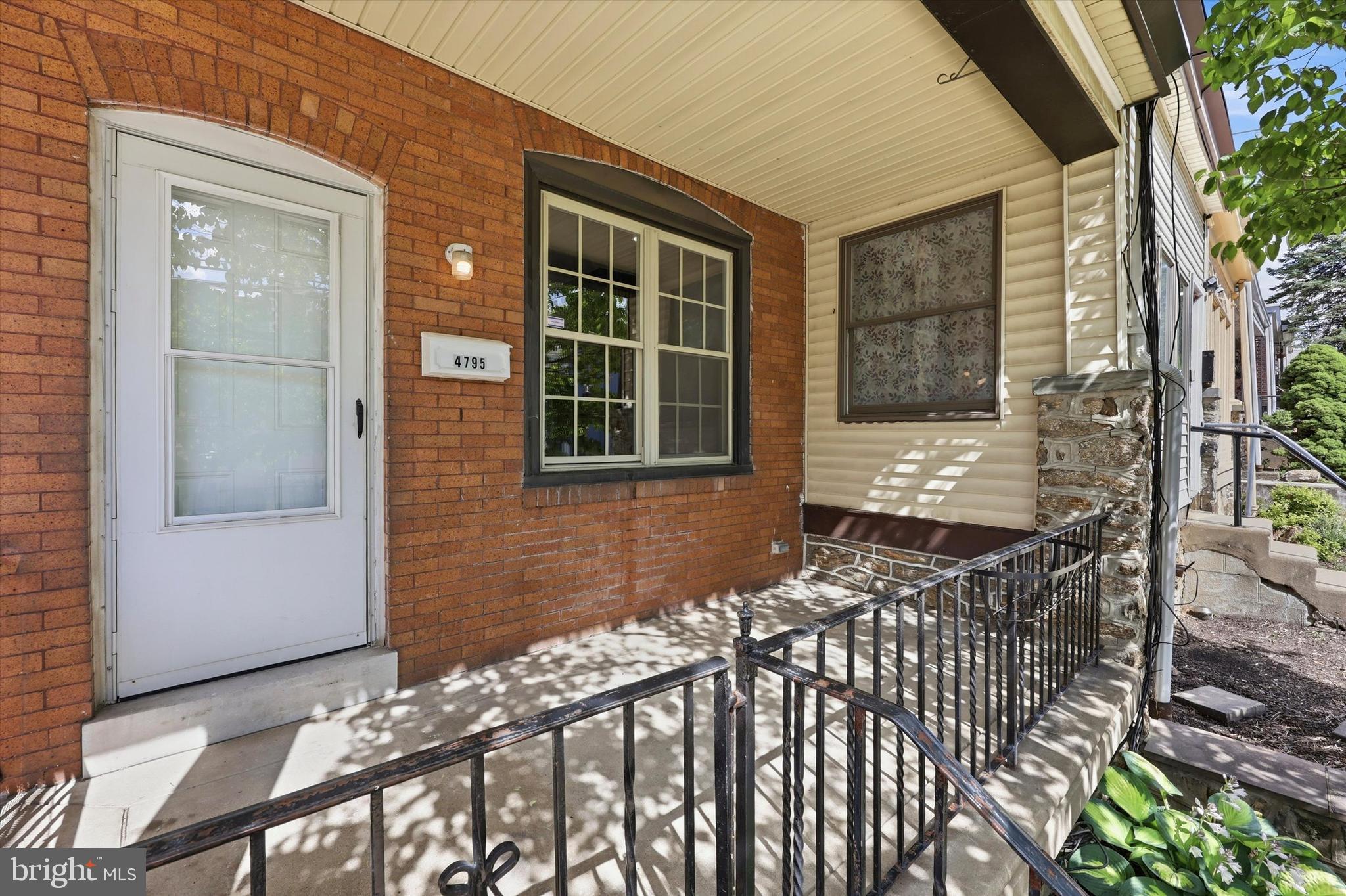 ROXBOROUGH - Residential