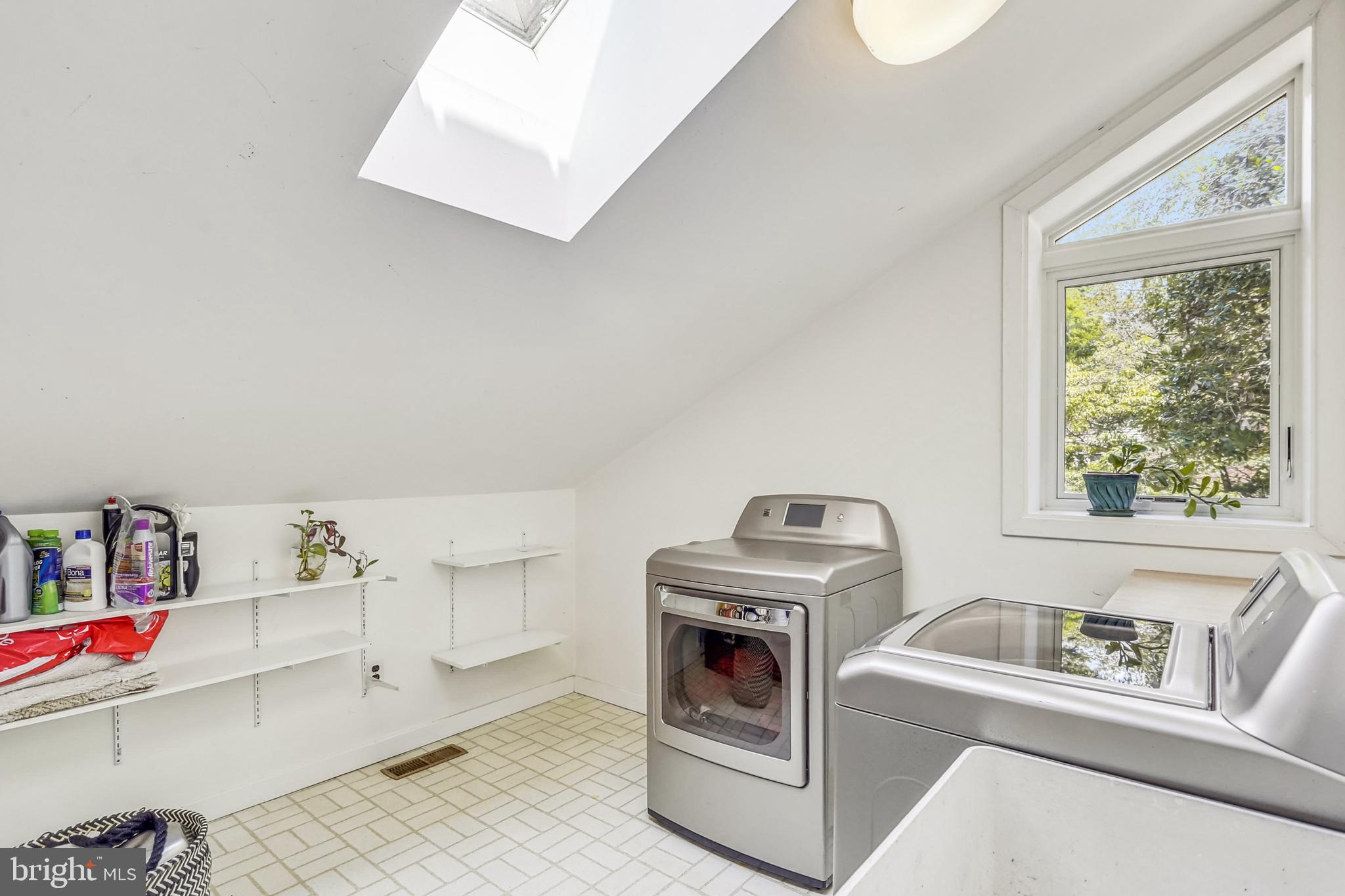 BURNT MILLS HILLS - Residential