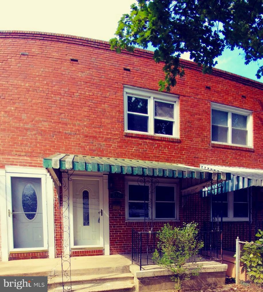 Recently remolded porch front home on a quiet street.  Off street parking available.  Open floor plan with kitchen Breakfast bar. Close to all major Roadways, shopping and amenities.  Voucher tenants welcome.  Property available 8/15 for move in!