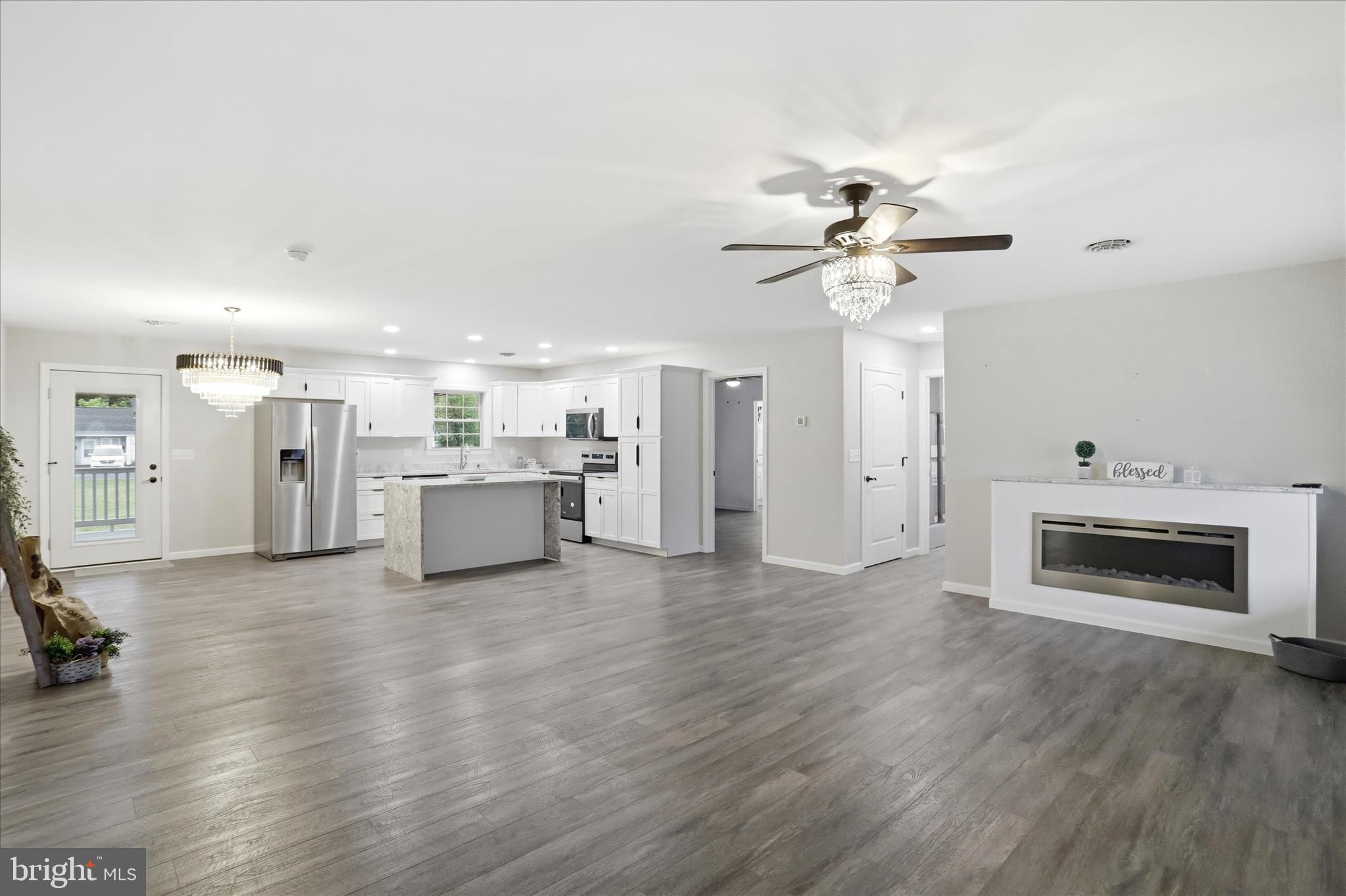 CREEKSIDE MANOR - Residential