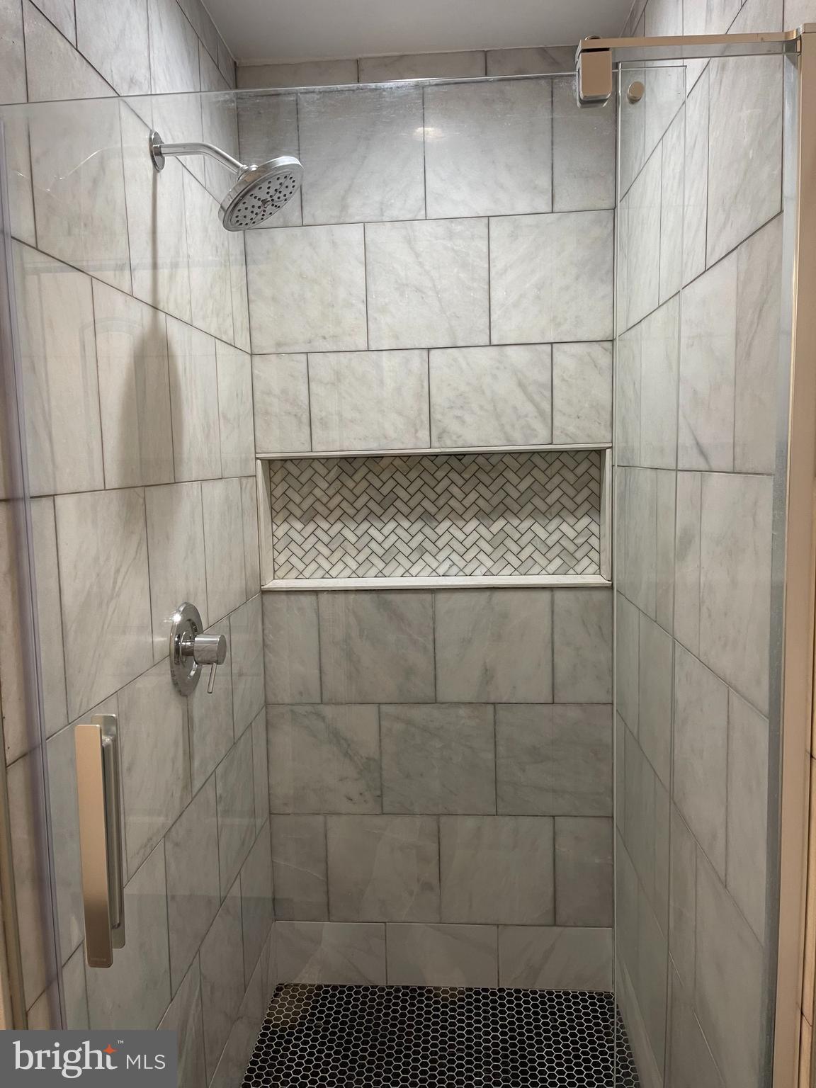 CARROLLTON MANOR - Residential Lease
