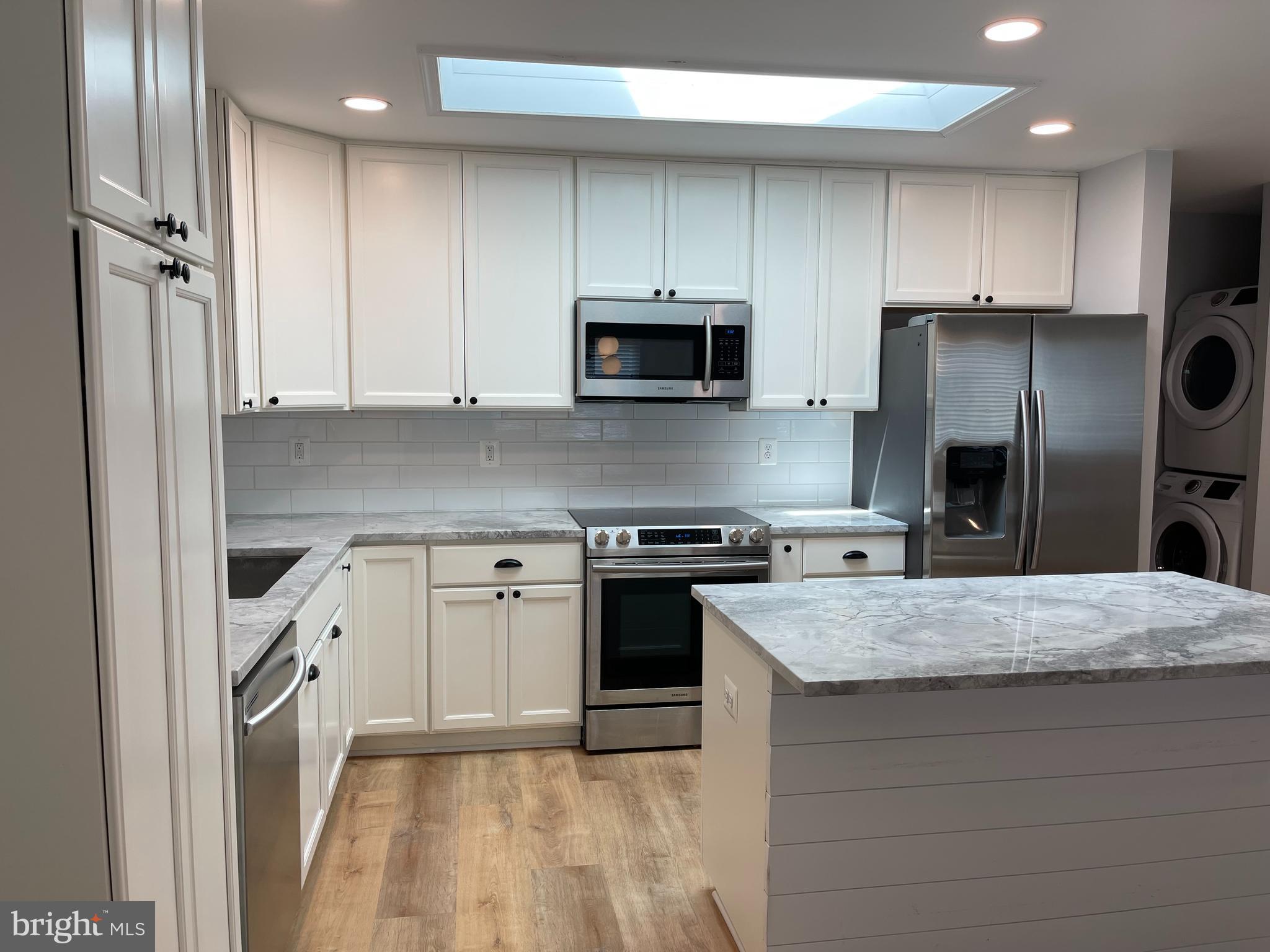 CARROLLTON MANOR - Residential Lease
