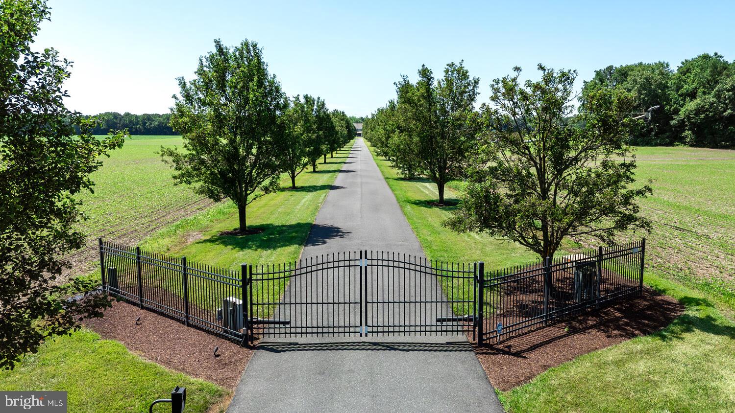 FEDERALSBURG - Farm