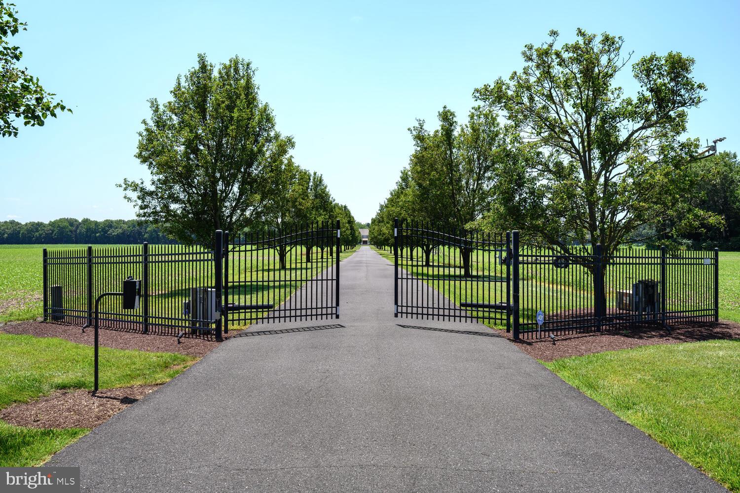 FEDERALSBURG - Farm