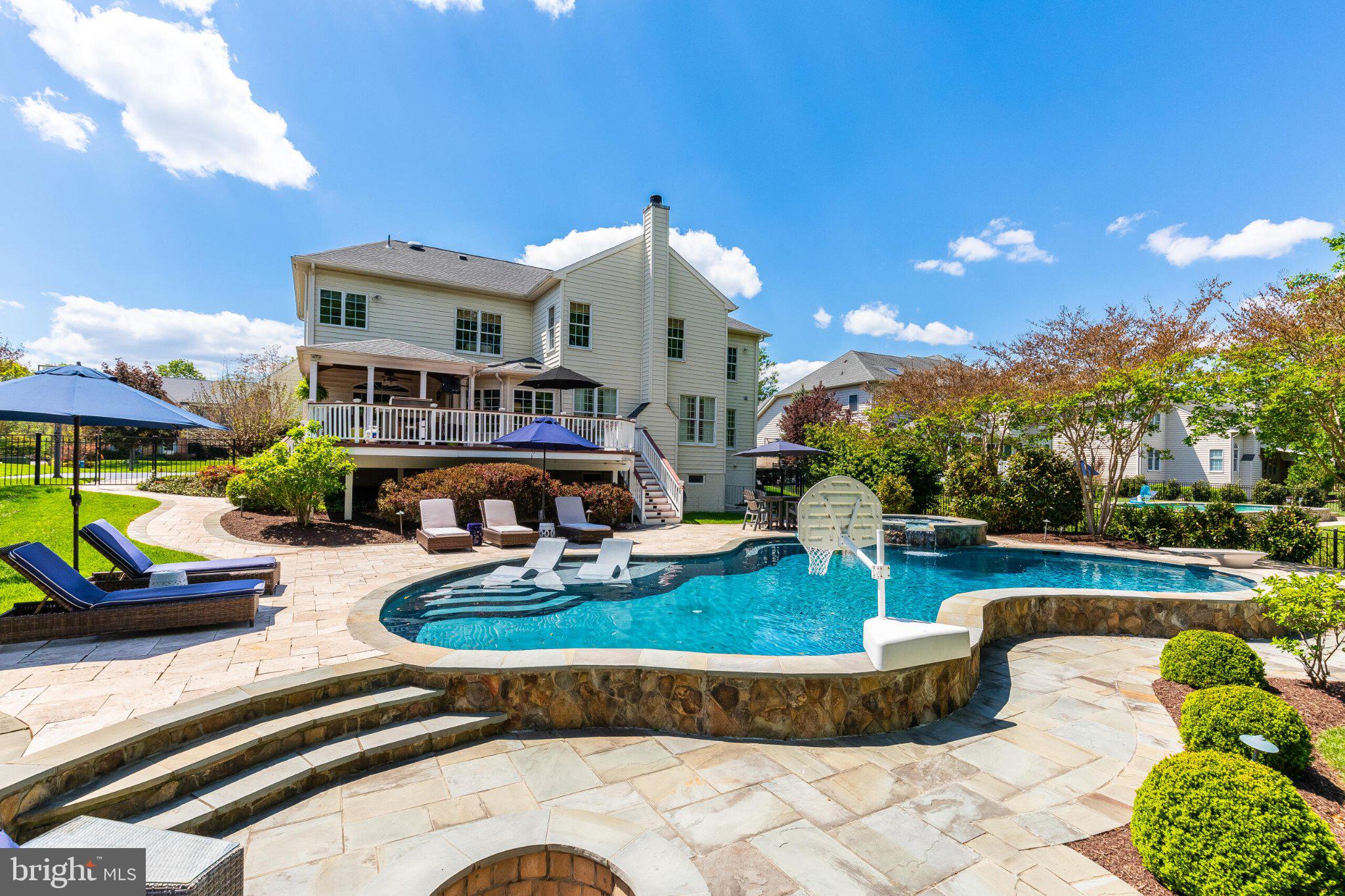 SOUTH RIDING - Residential