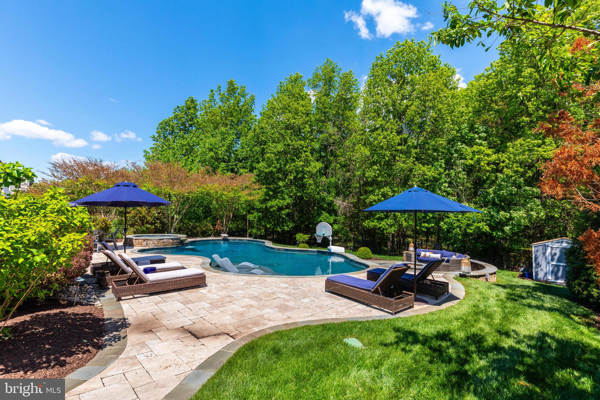SOUTH RIDING - Residential