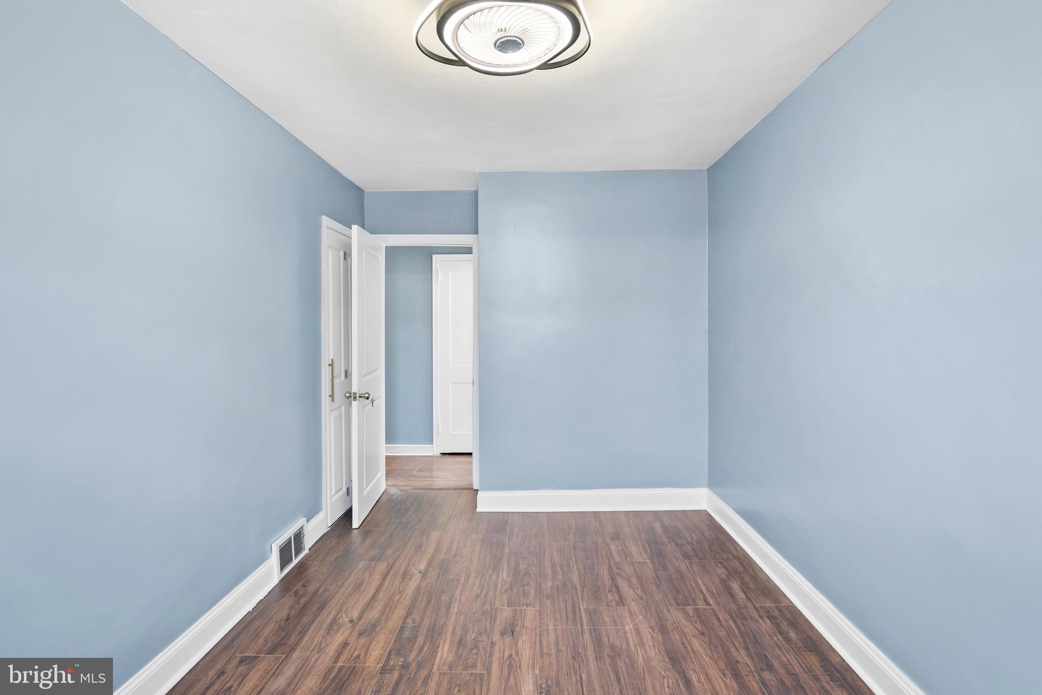 OXFORD CIRCLE - Residential