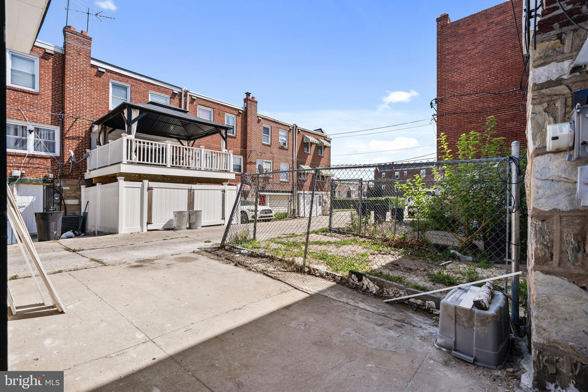 OXFORD CIRCLE - Residential