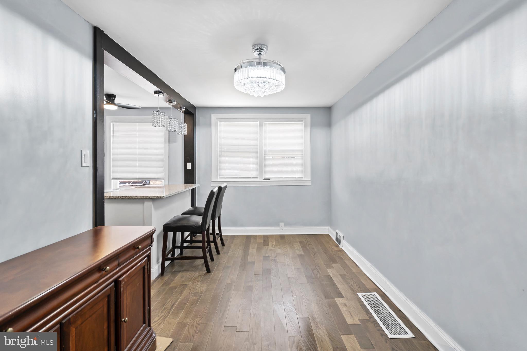 OXFORD CIRCLE - Residential