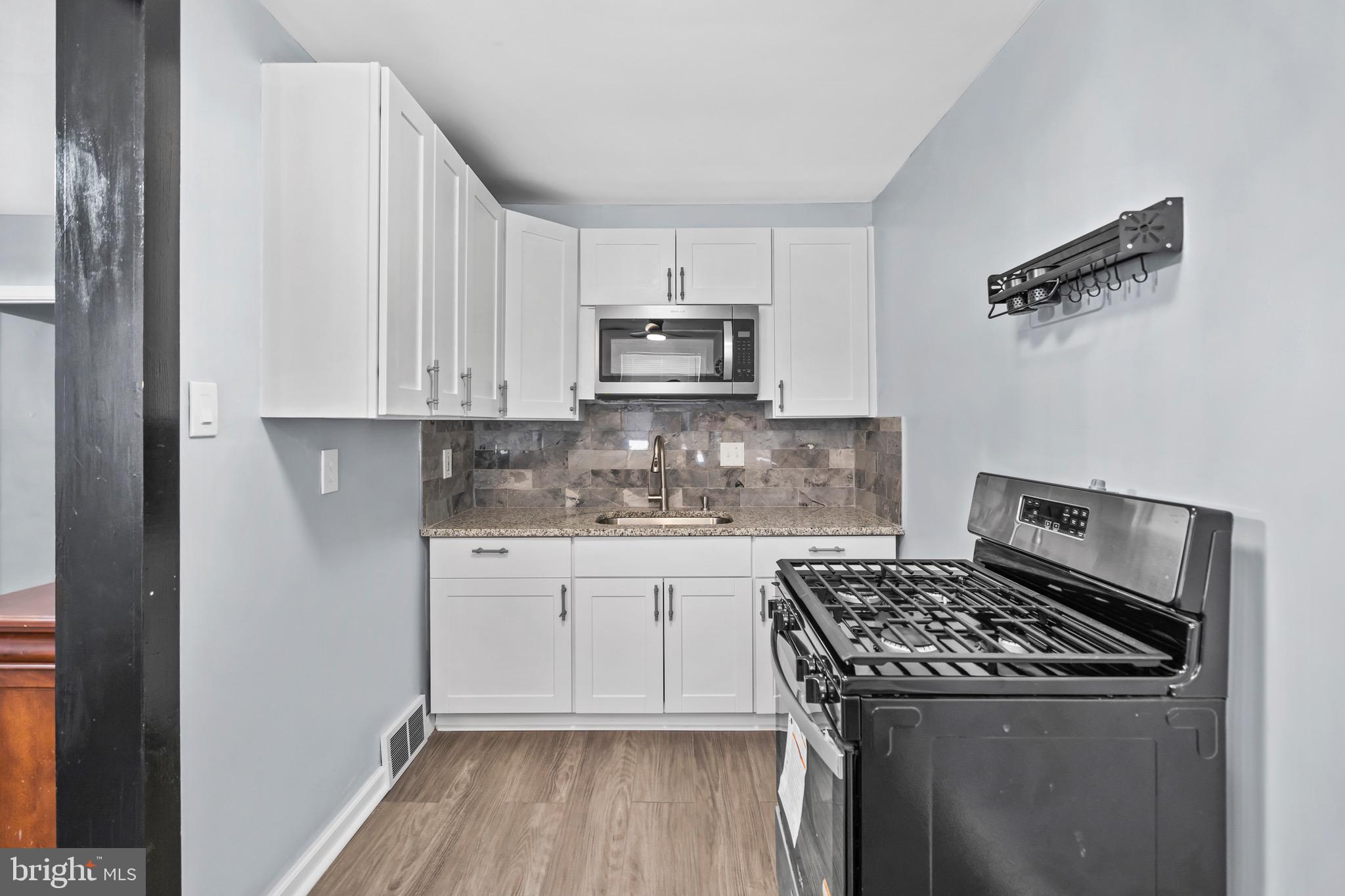 OXFORD CIRCLE - Residential