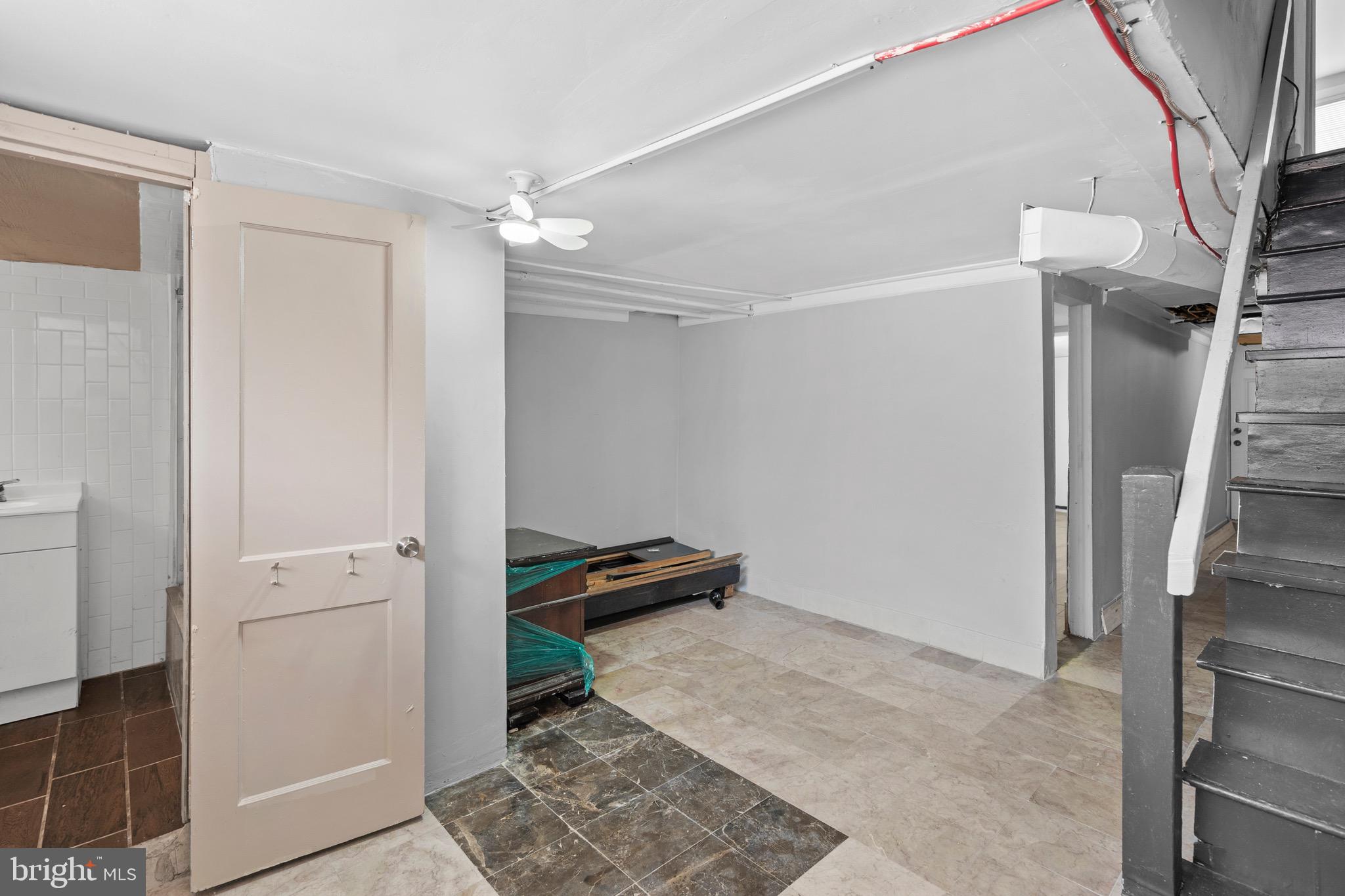 OXFORD CIRCLE - Residential