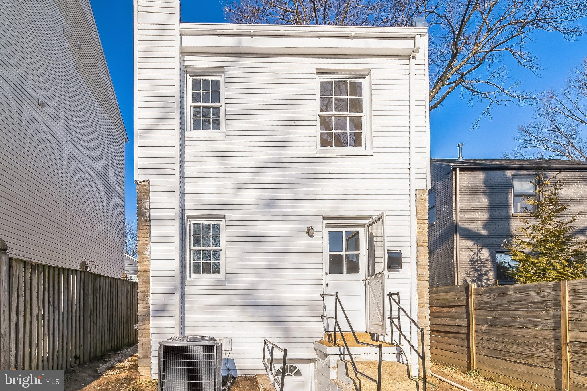 SUNNYSIDE - Residential Lease
