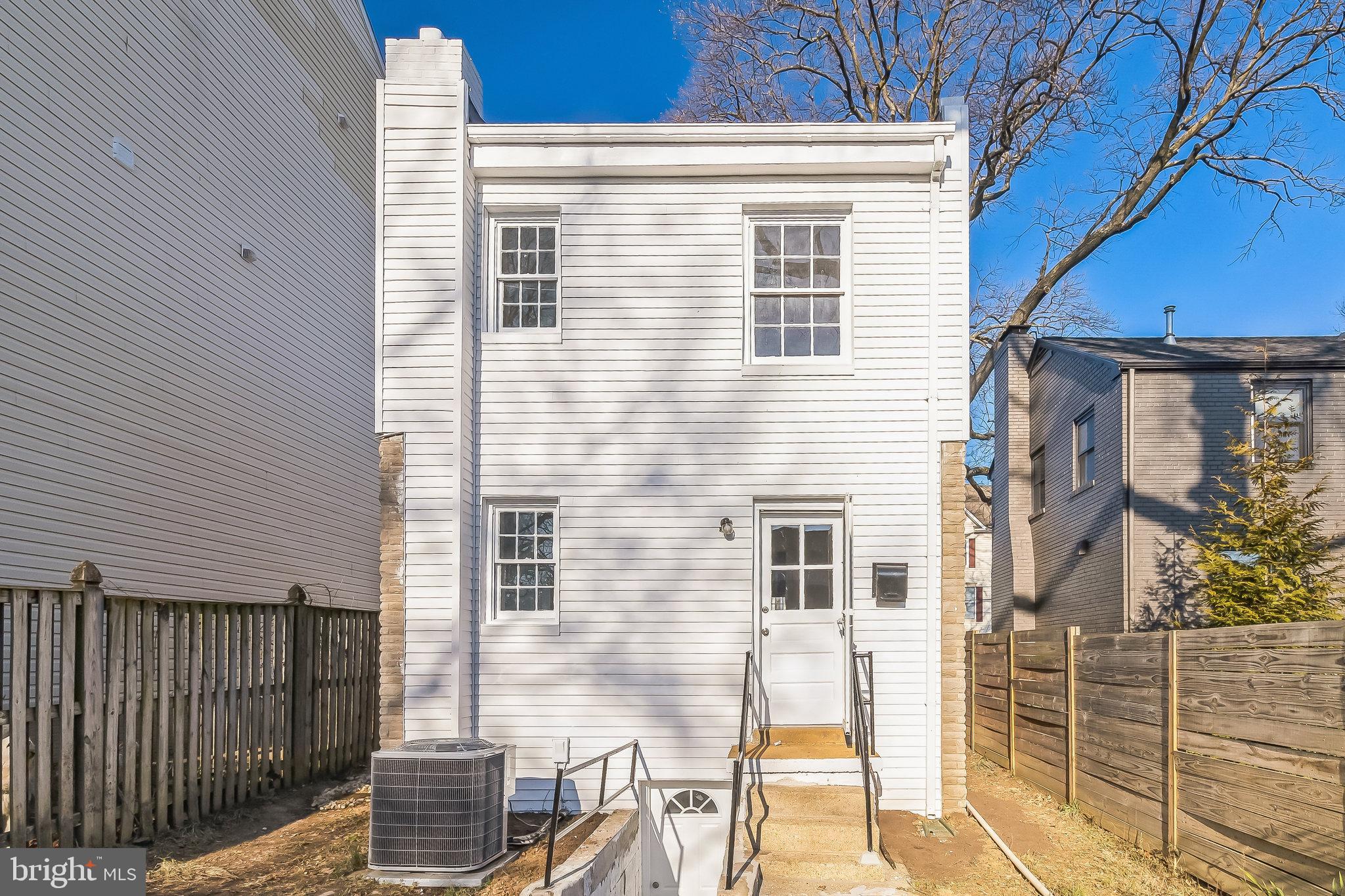 SUNNYSIDE - Residential Lease