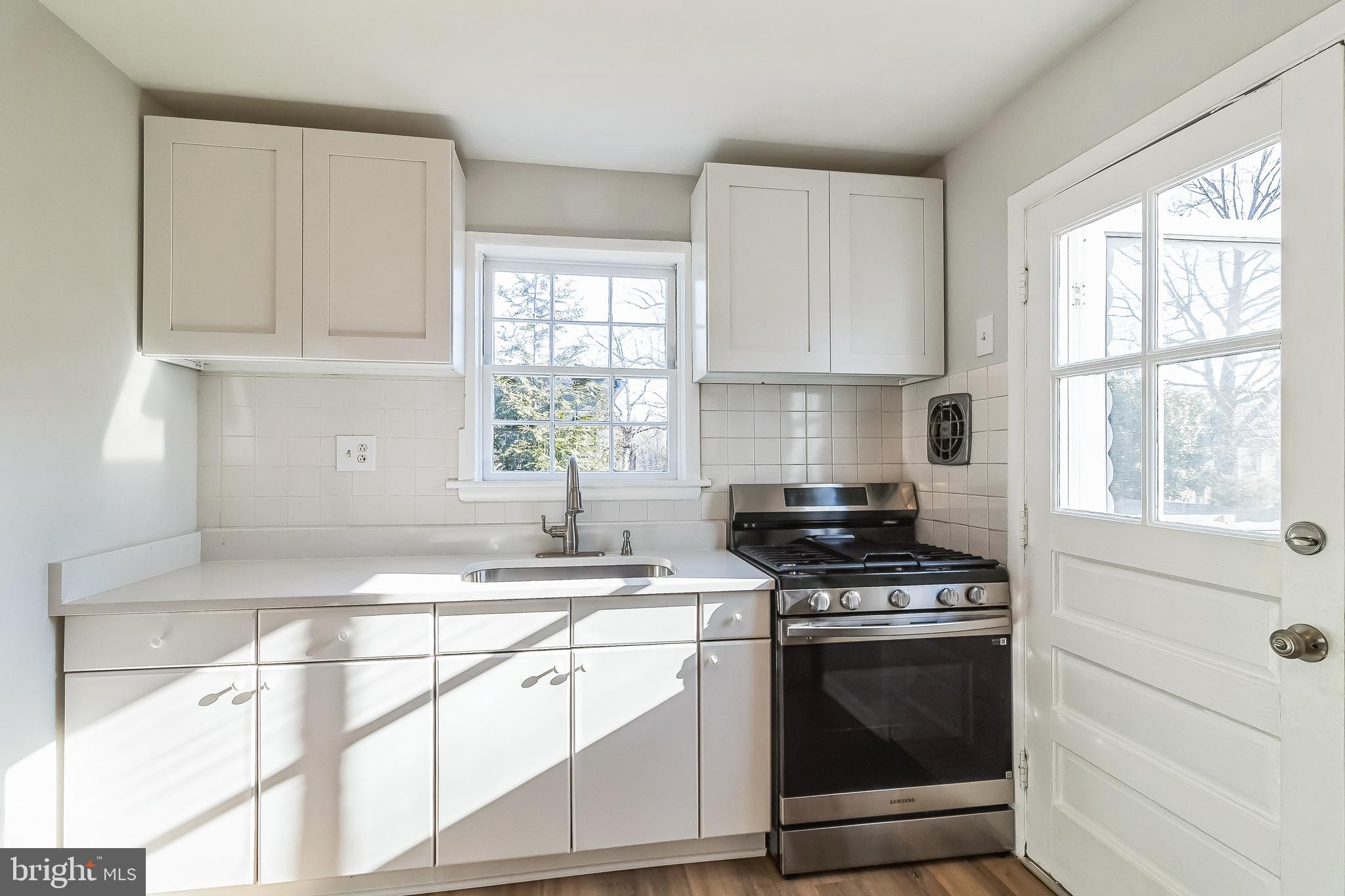 SUNNYSIDE - Residential Lease