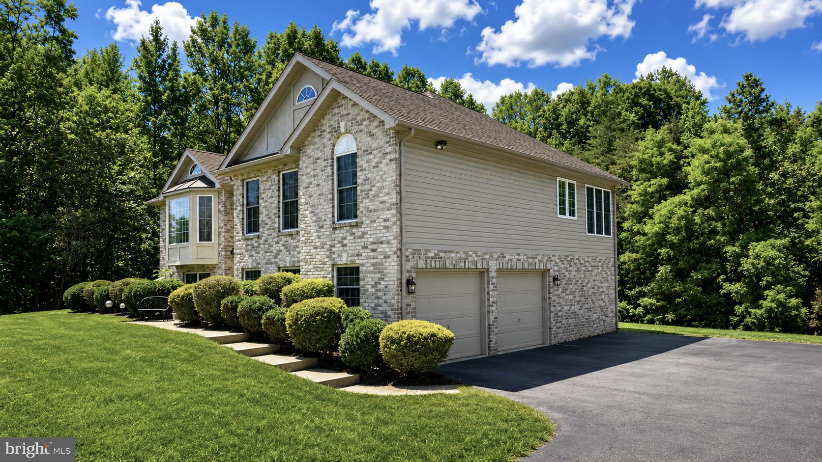 OAKLEIGH MANOR ESTATES - Residential
