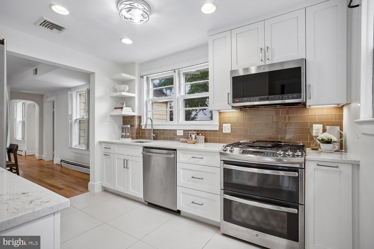 MAYWOOD - Residential