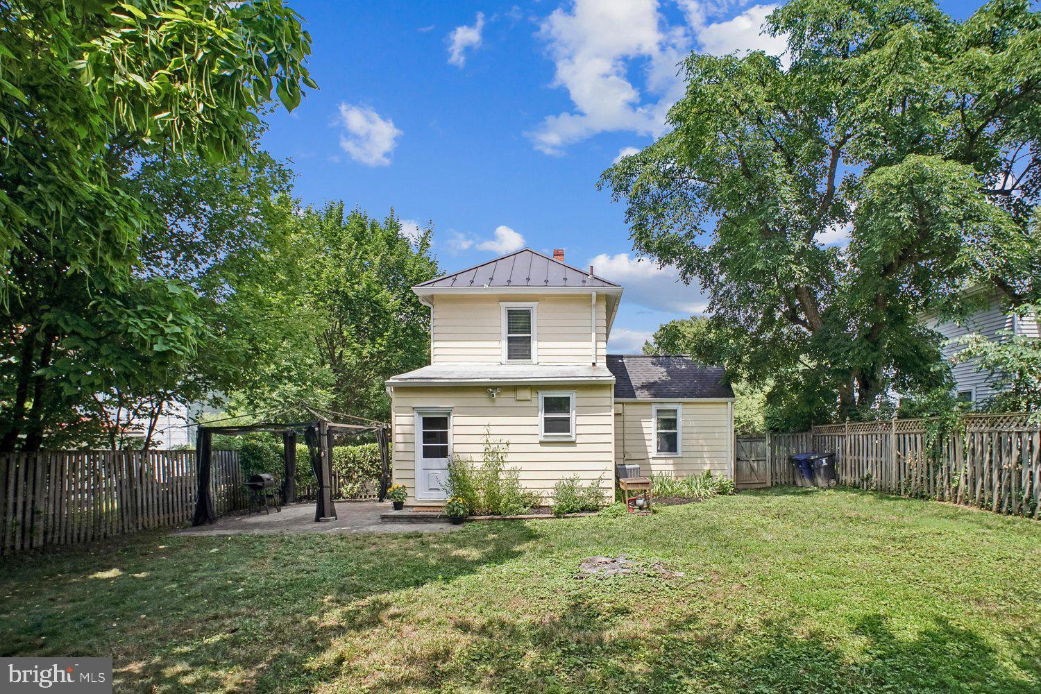 MAYWOOD - Residential