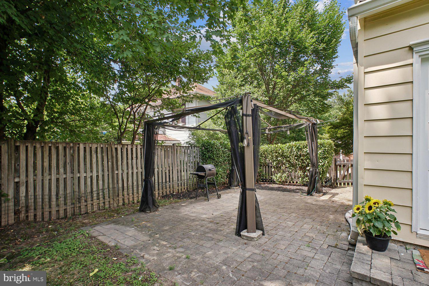 MAYWOOD - Residential
