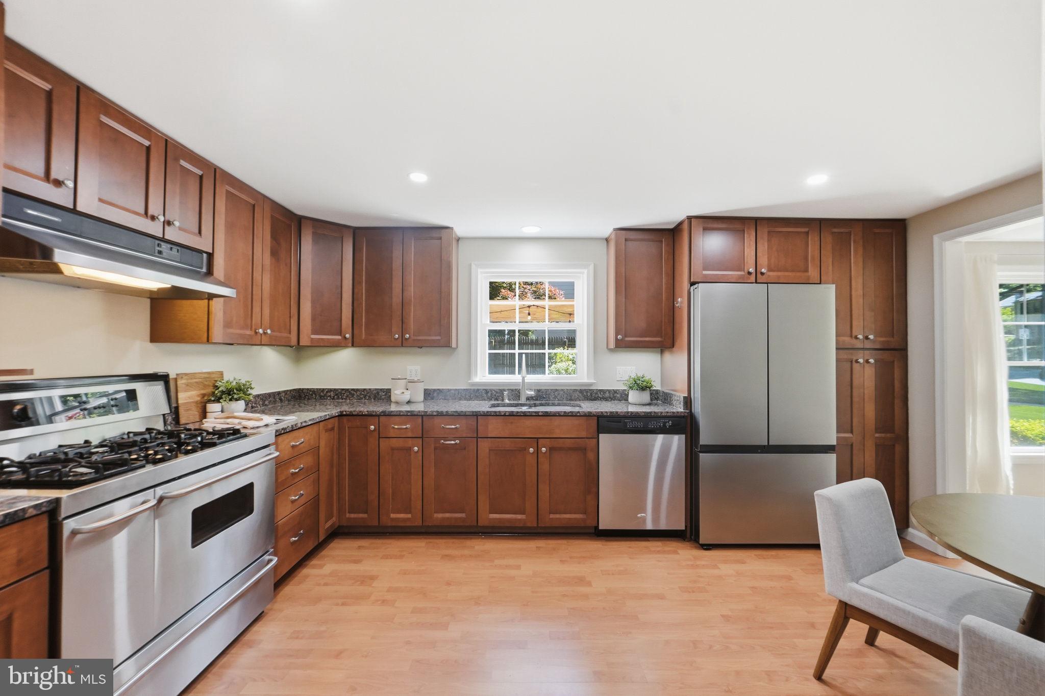 MONTGOMERY SQUARE - Residential