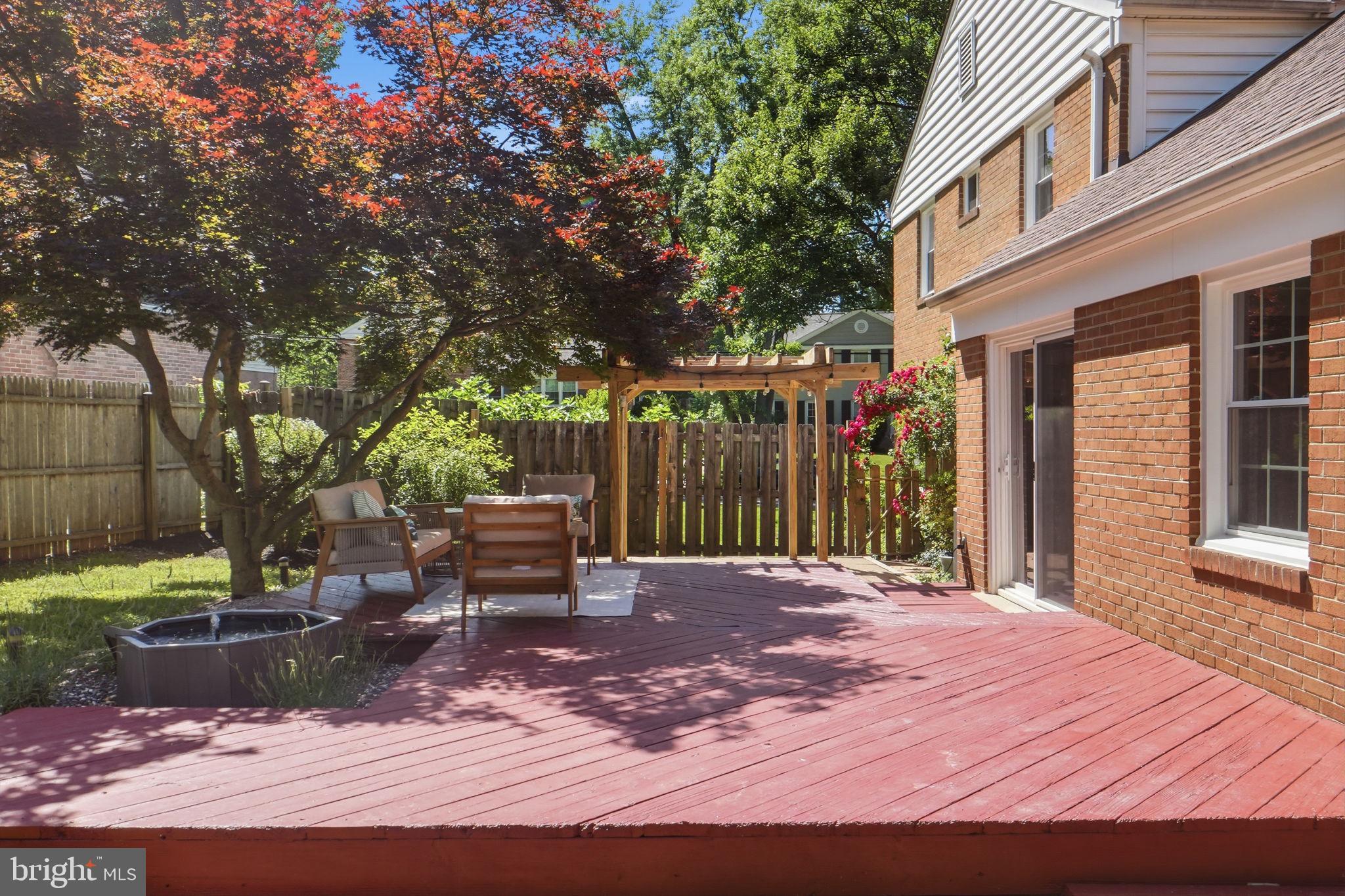 MONTGOMERY SQUARE - Residential